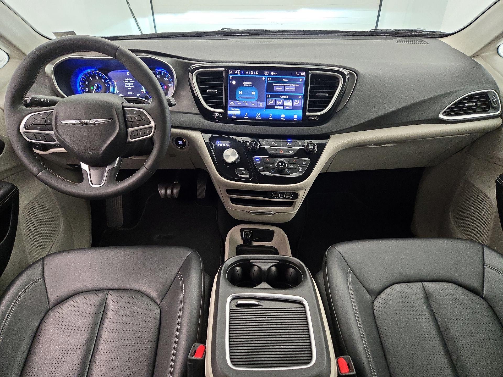 Thumbnail: 2024 Chrysler Pacifica - 9