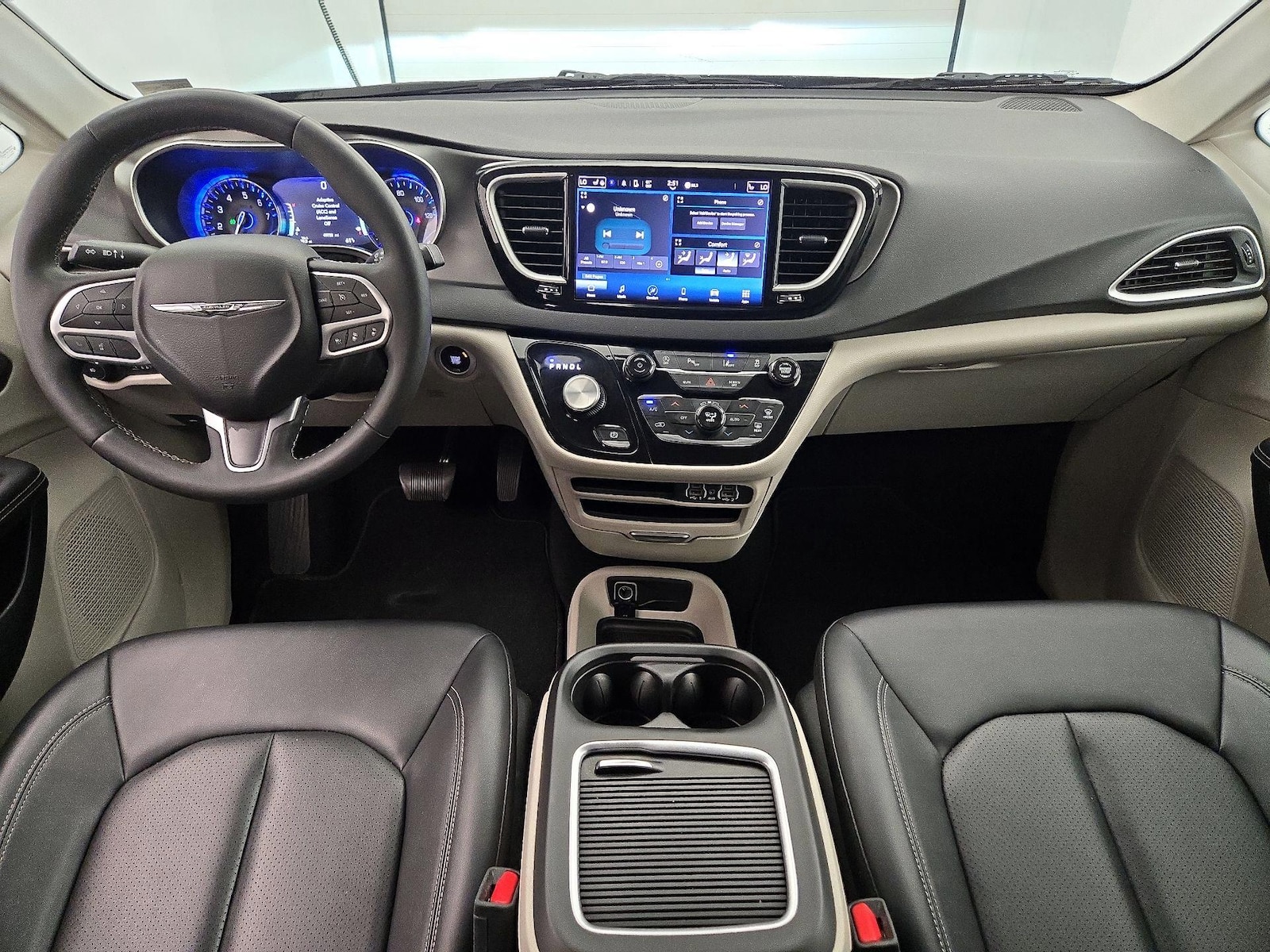 2024 Chrysler Pacifica Touring L - Photo 10