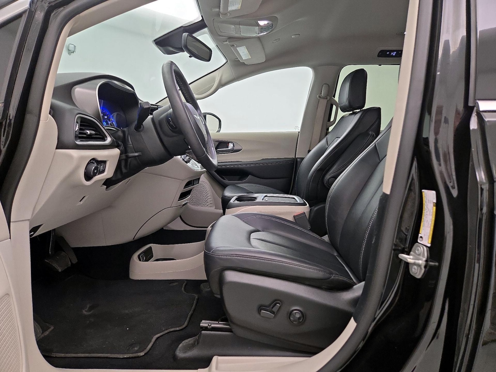 2024 Chrysler Pacifica Touring L - Photo 12