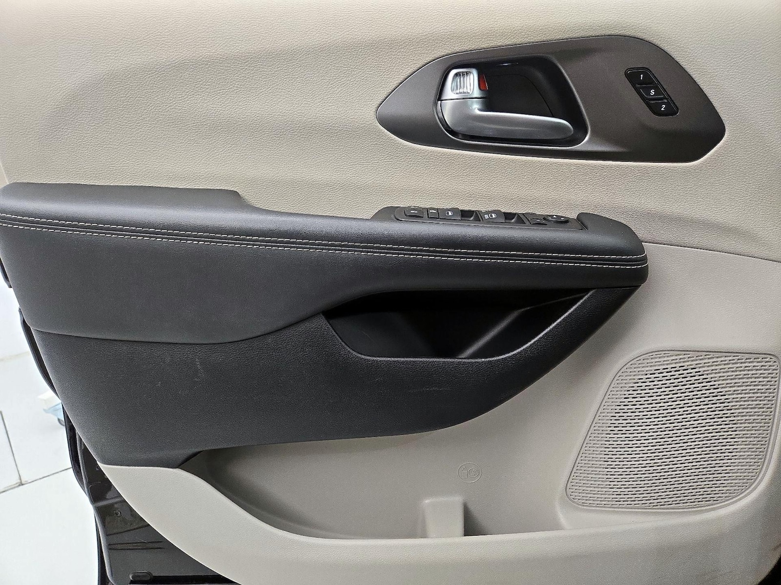 2024 Chrysler Pacifica Touring L - Photo 13