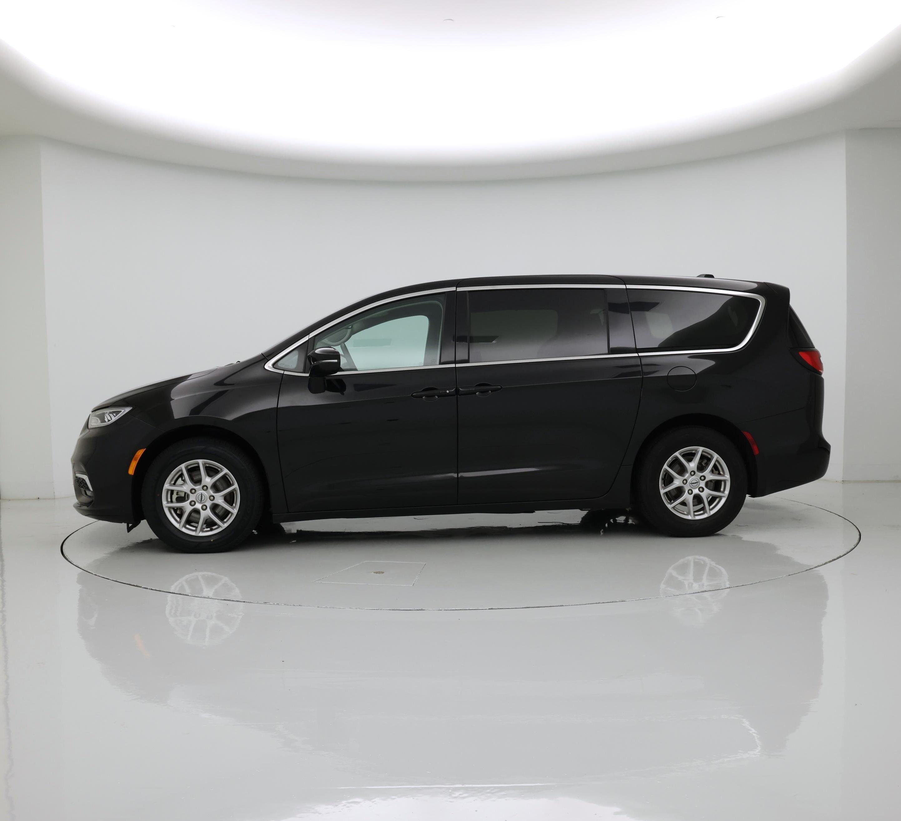 Thumbnail: 2024 Chrysler Pacifica - 3