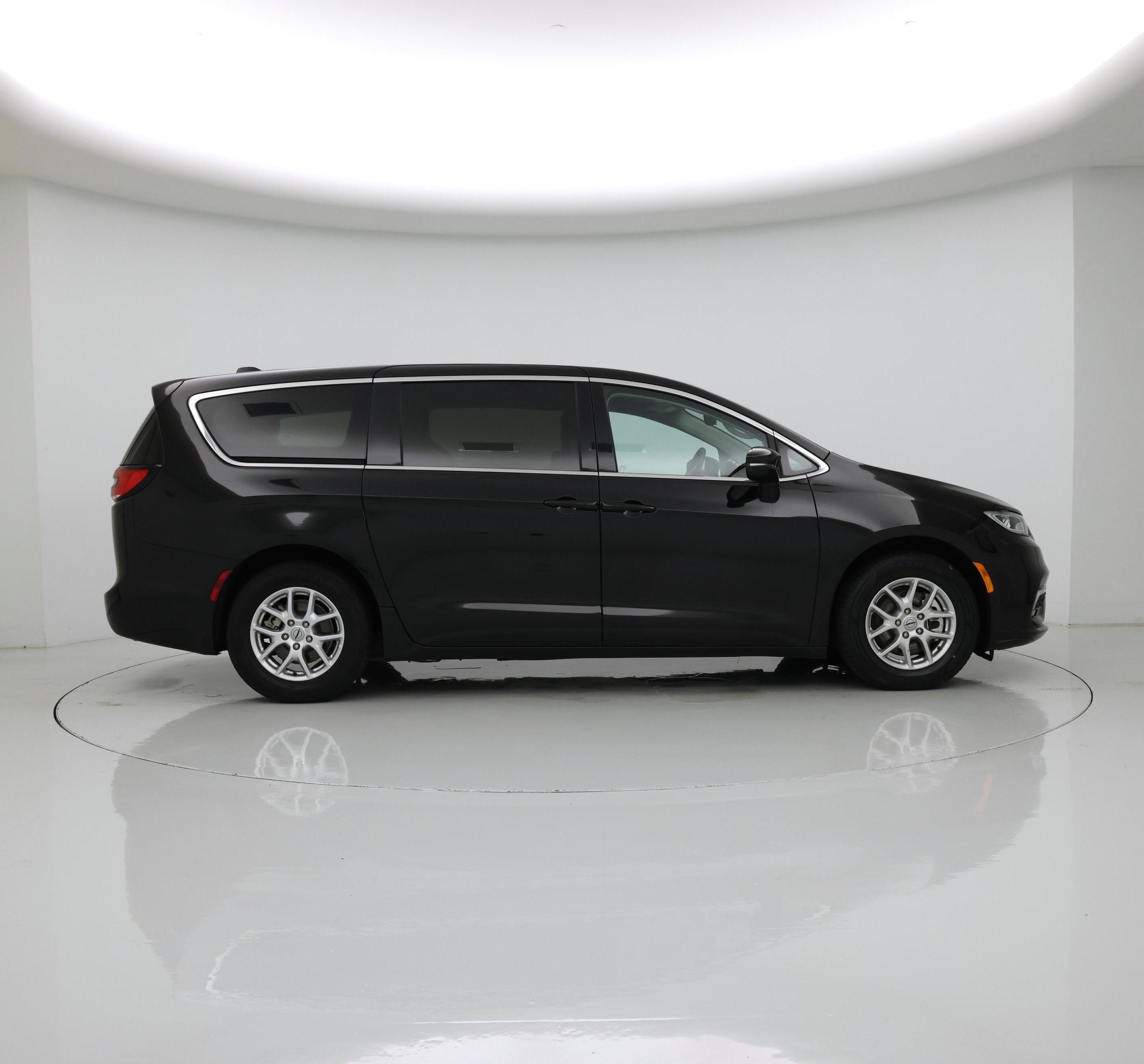 Thumbnail: 2024 Chrysler Pacifica - 7