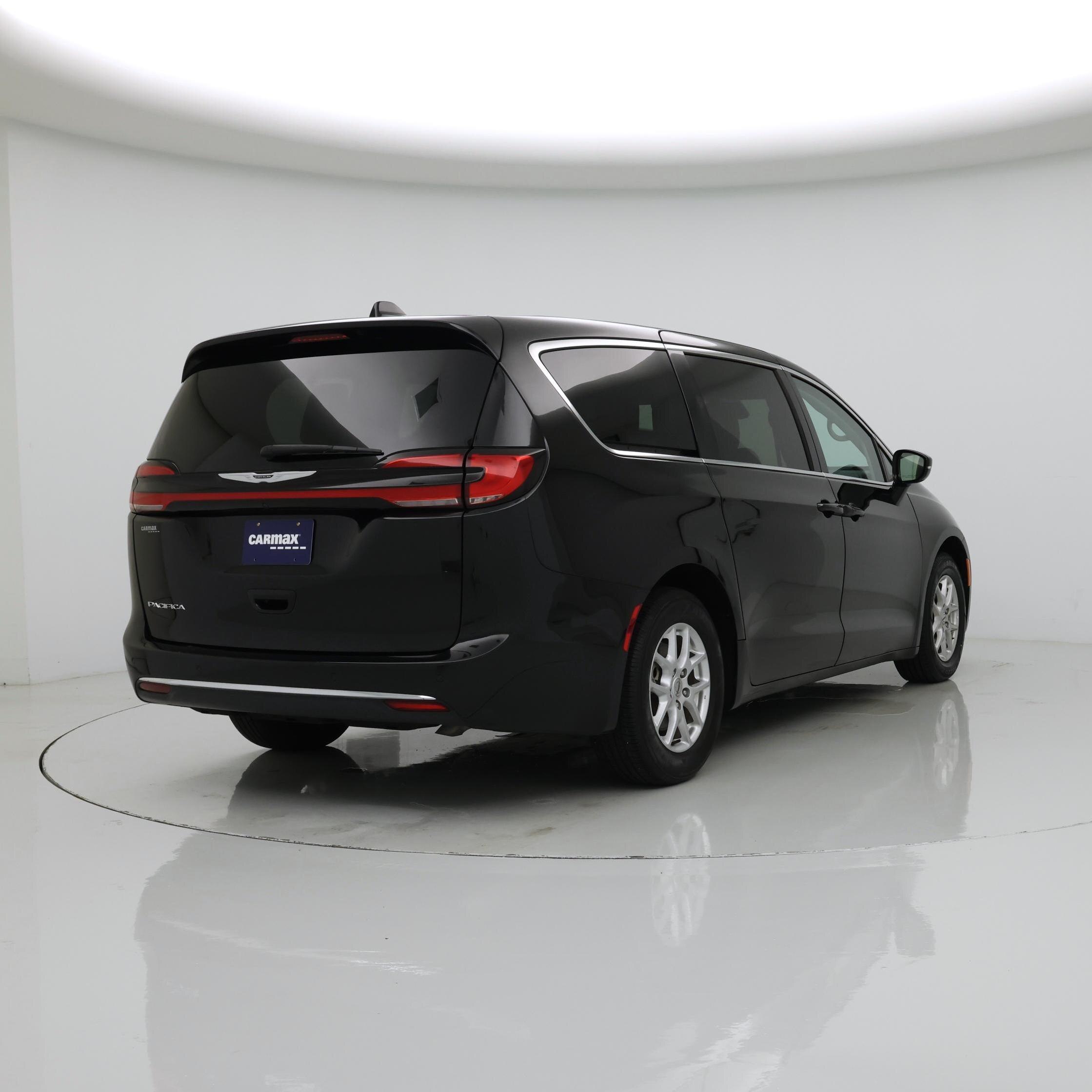 Thumbnail: 2024 Chrysler Pacifica - 8