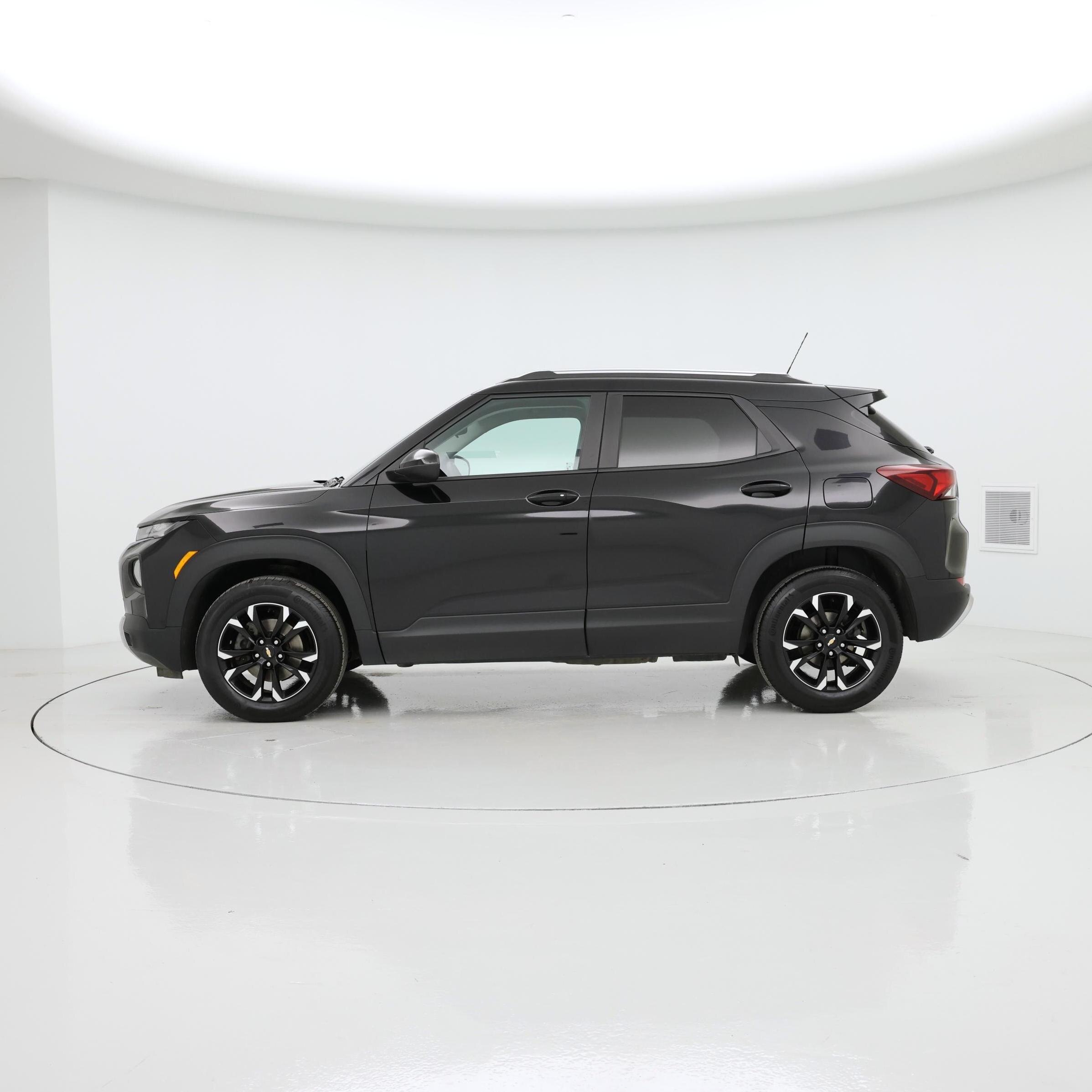 Thumbnail: 2022 Chevrolet TrailBlazer - 3