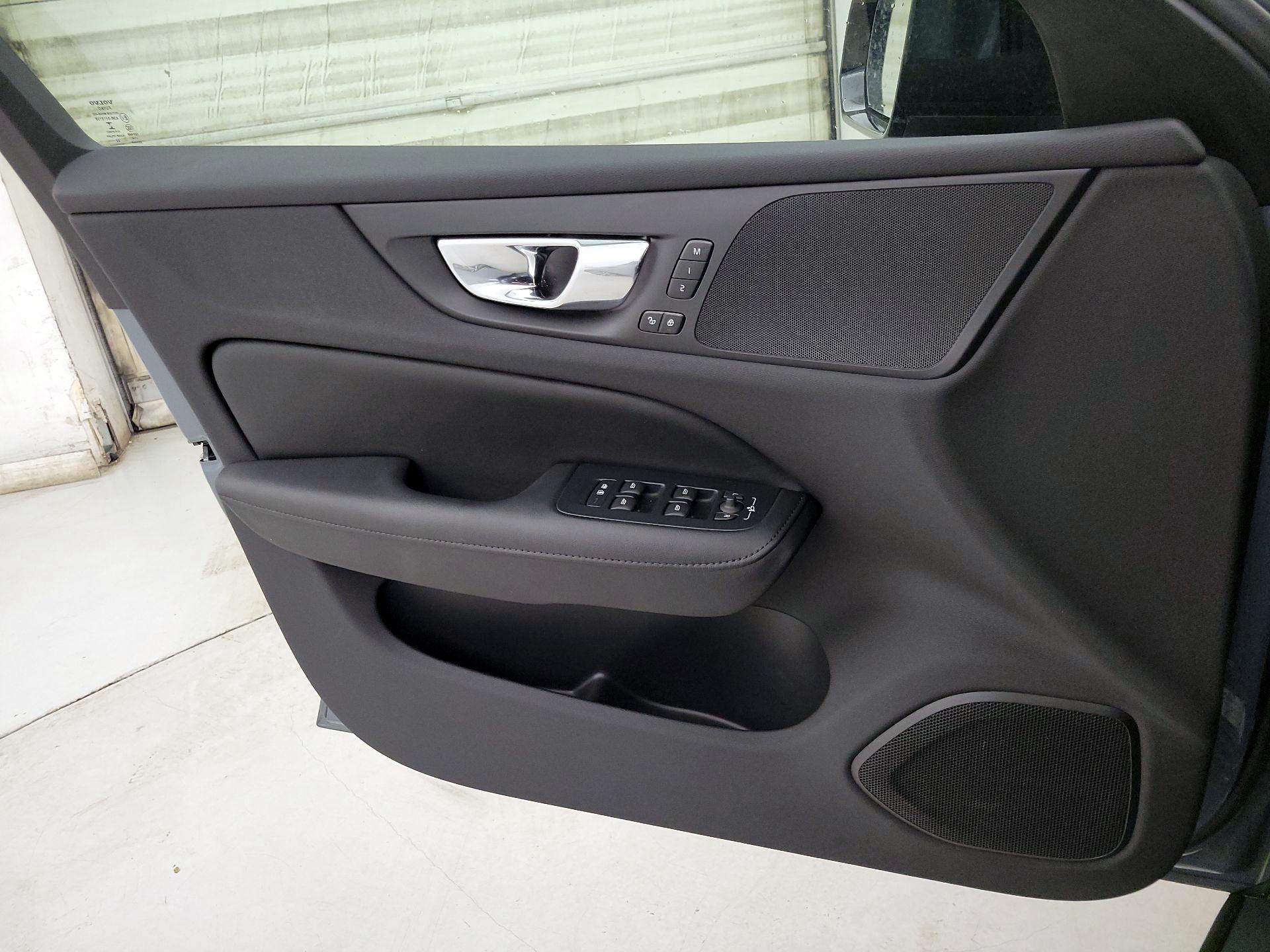 Thumbnail: 2023 Volvo S60 - 12