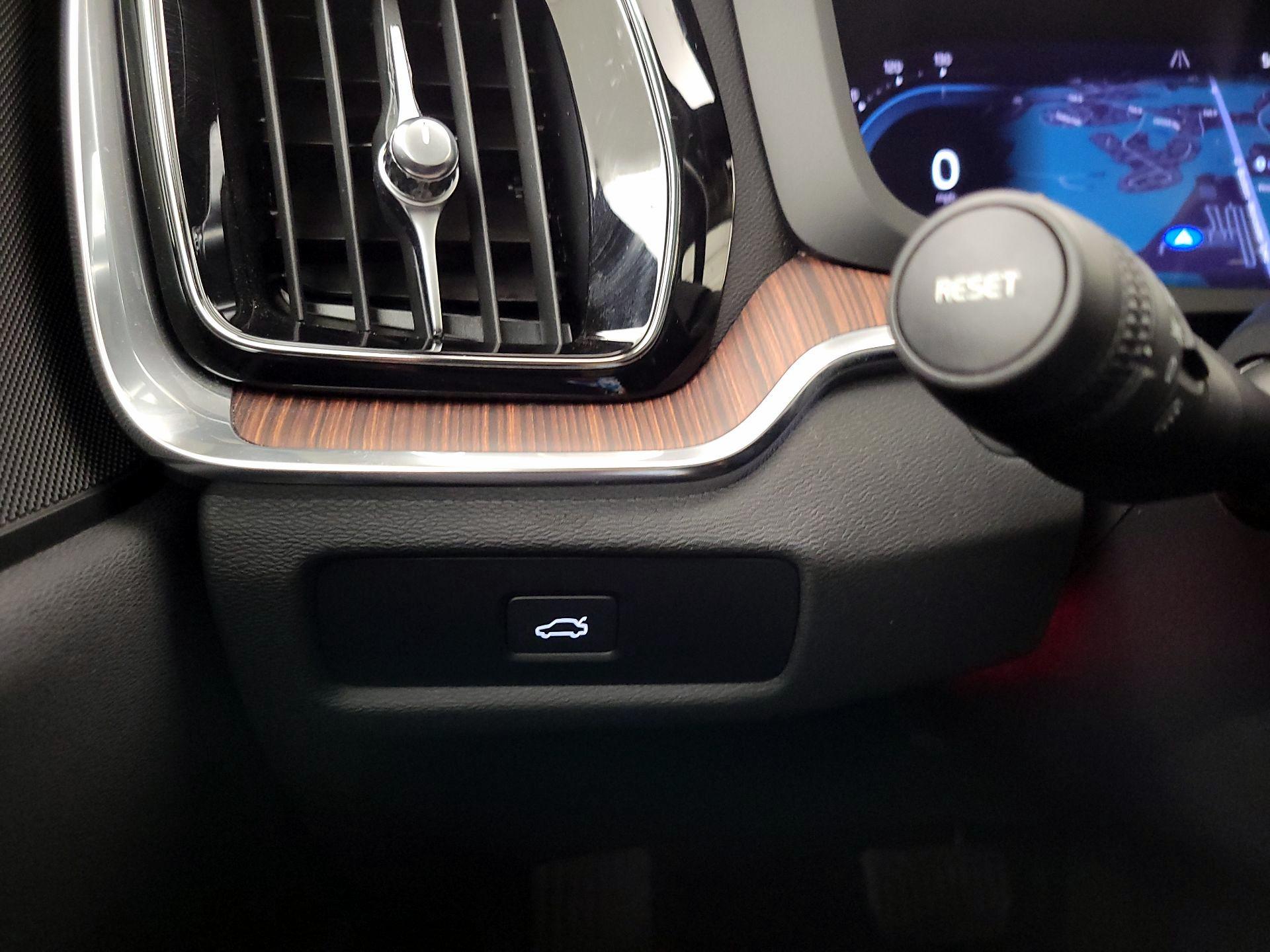 Thumbnail: 2023 Volvo S60 - 13