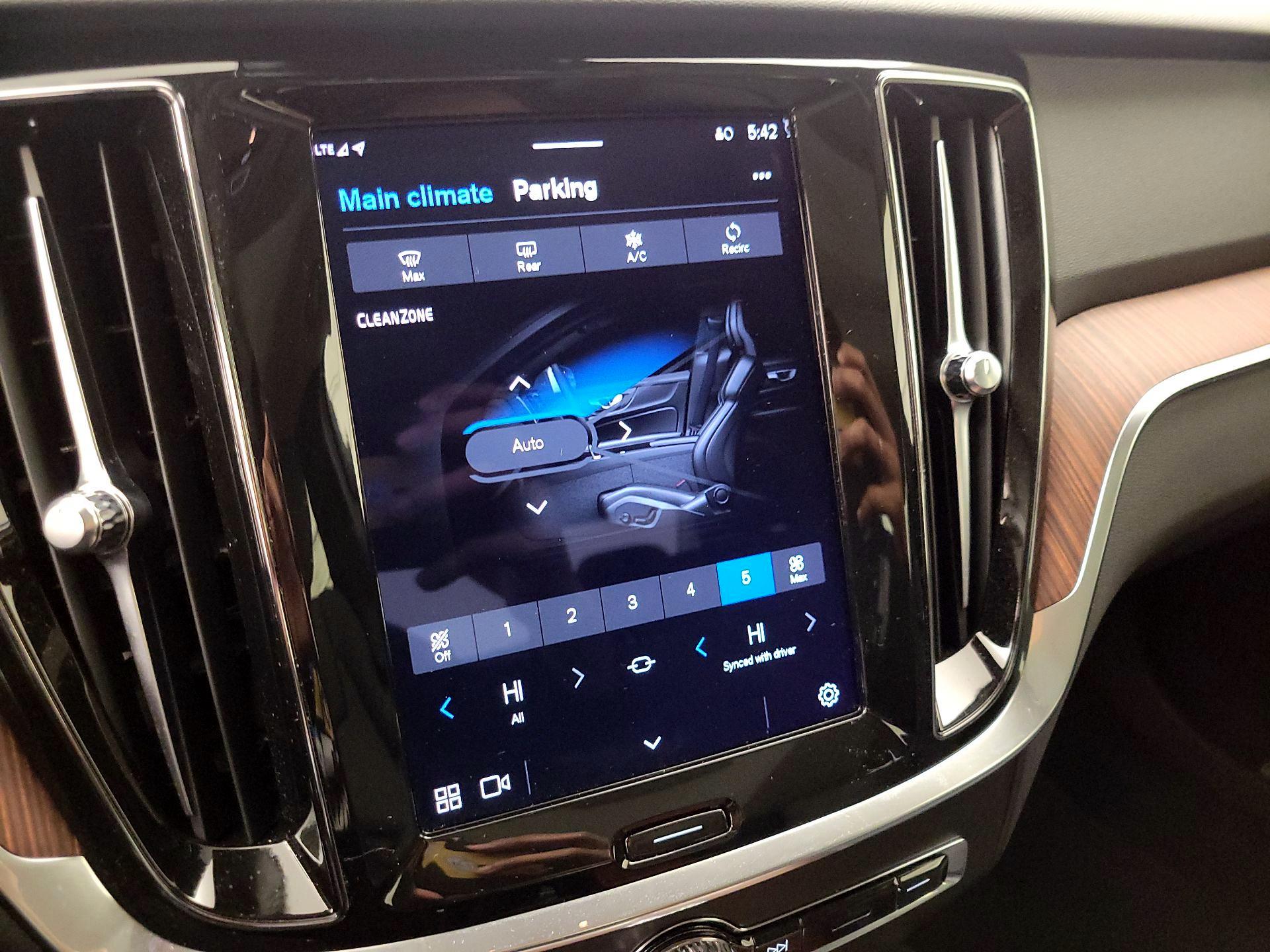 Thumbnail: 2023 Volvo S60 - 17