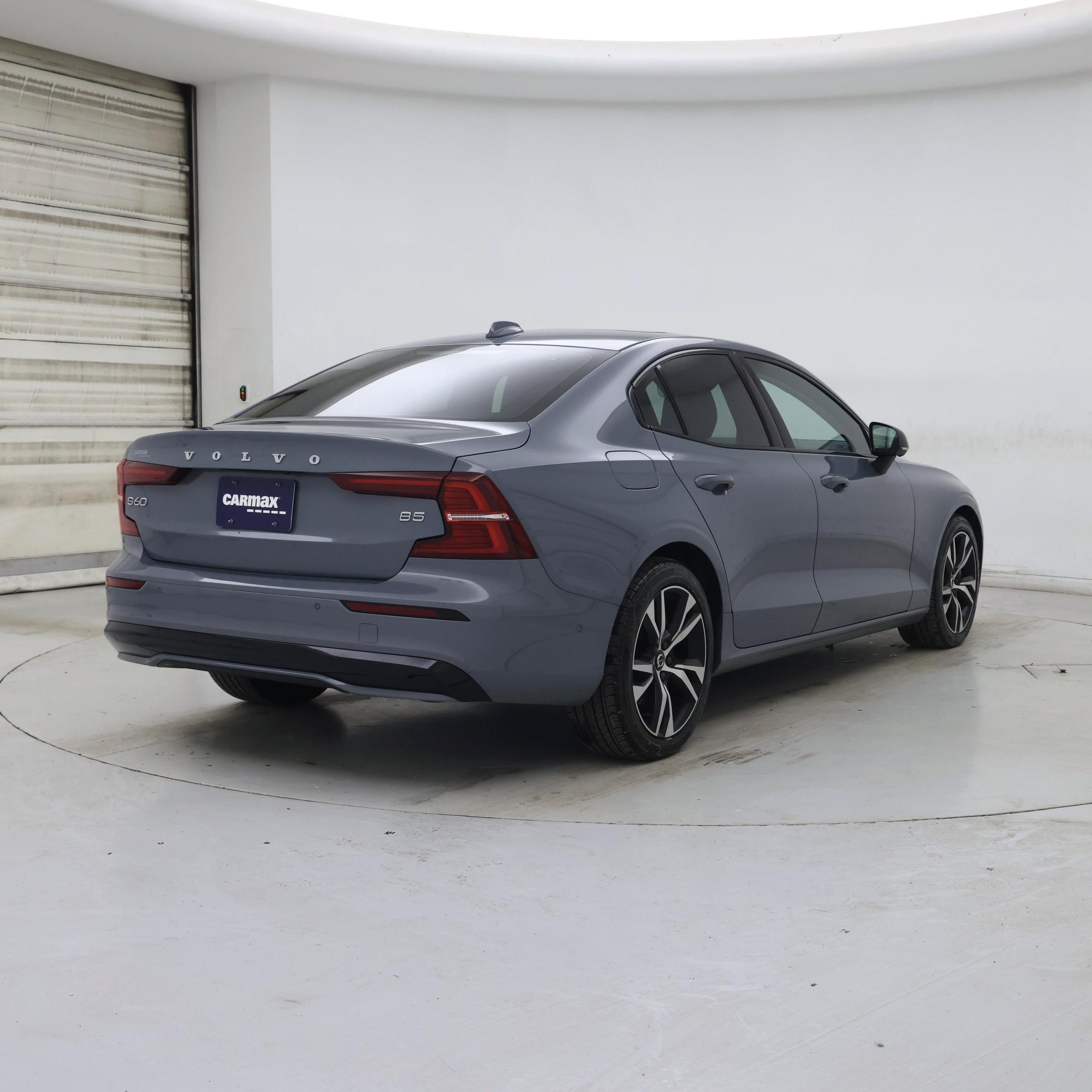 Thumbnail: 2023 Volvo S60 - 8