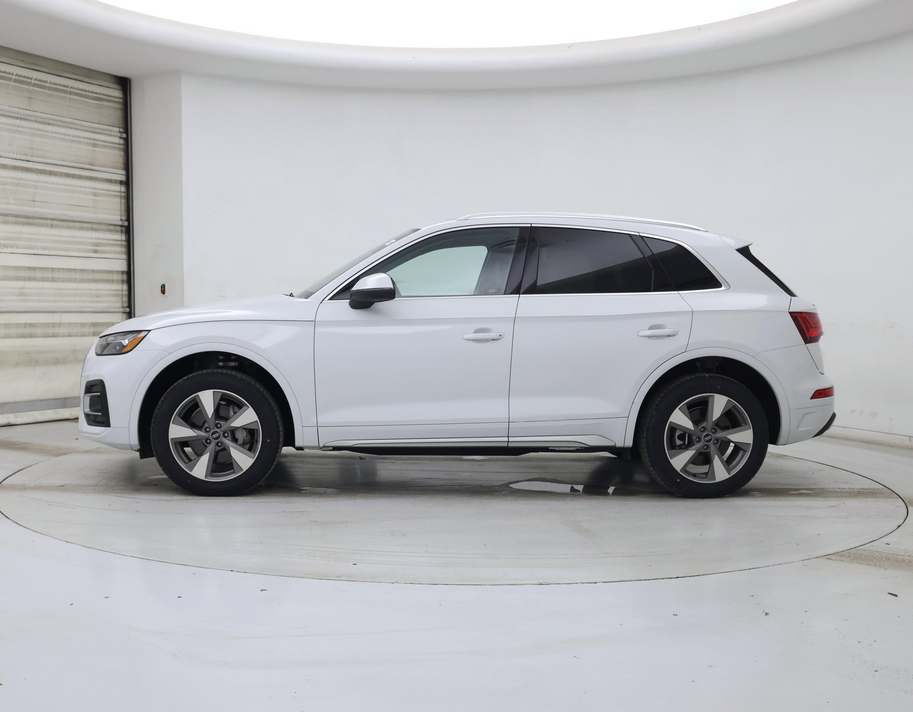 Thumbnail: 2023 Audi Q5 - 3