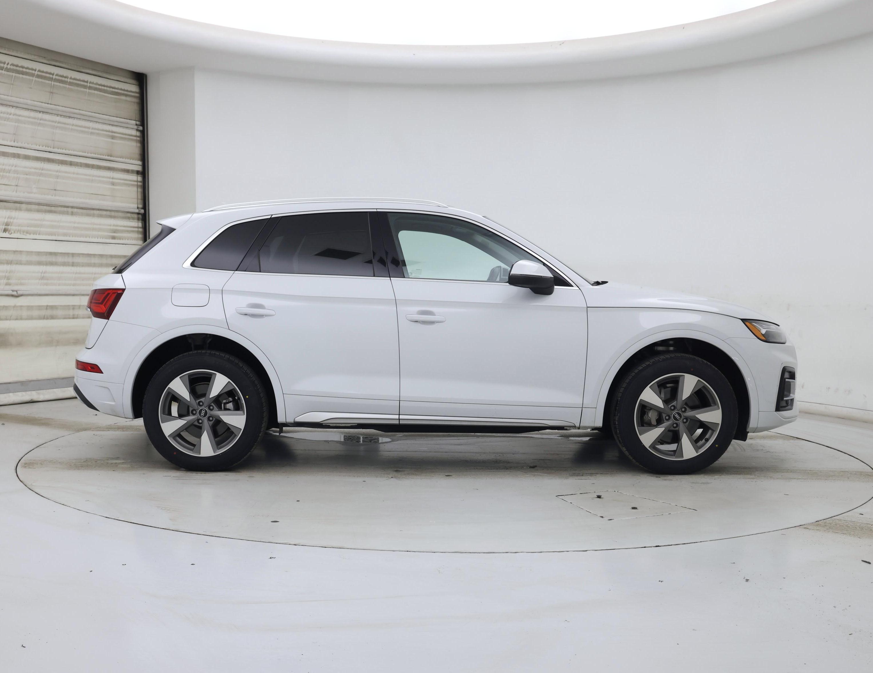 Thumbnail: 2023 Audi Q5 - 7