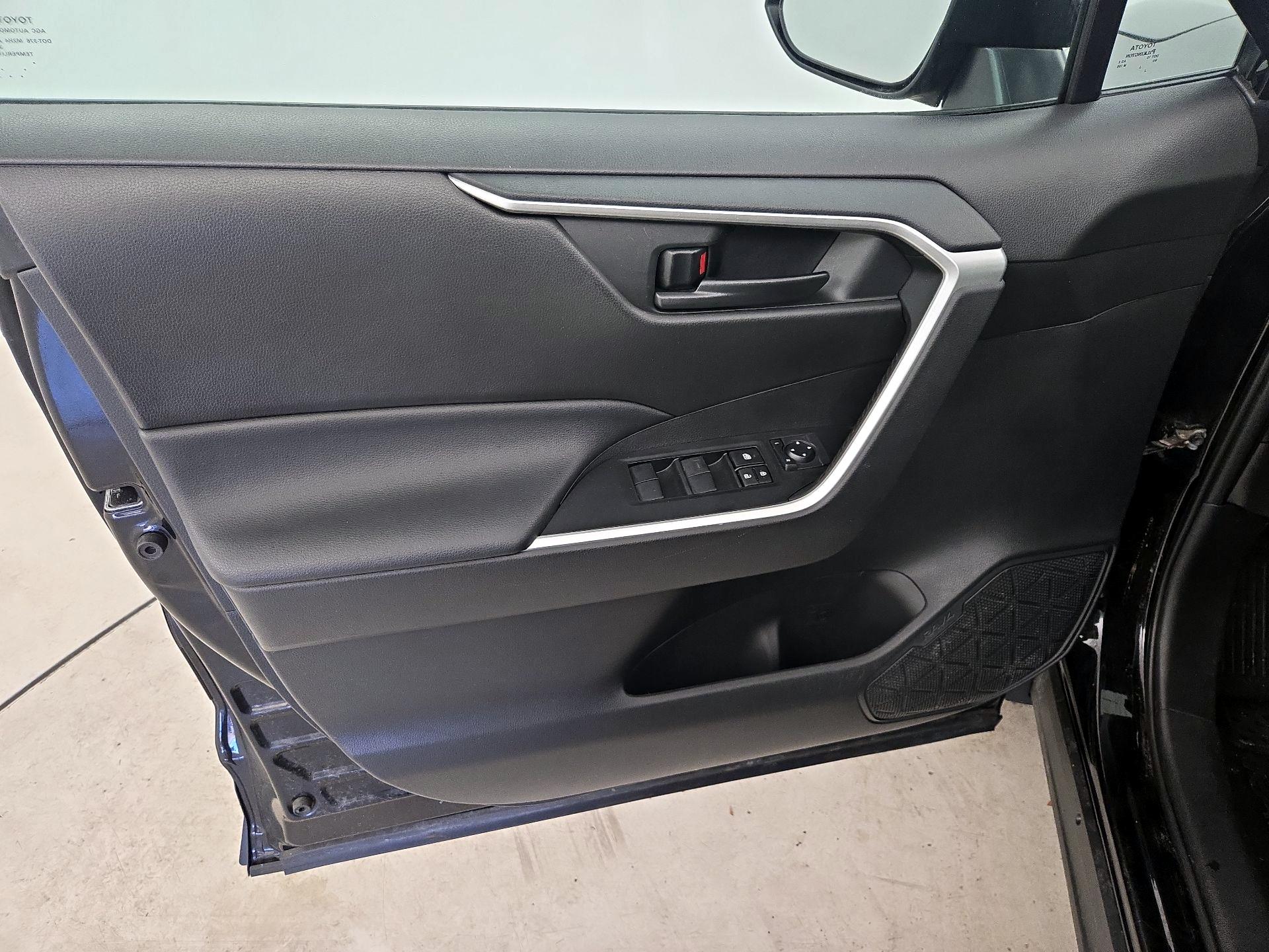 Thumbnail: 2021 Toyota RAV4 - 12