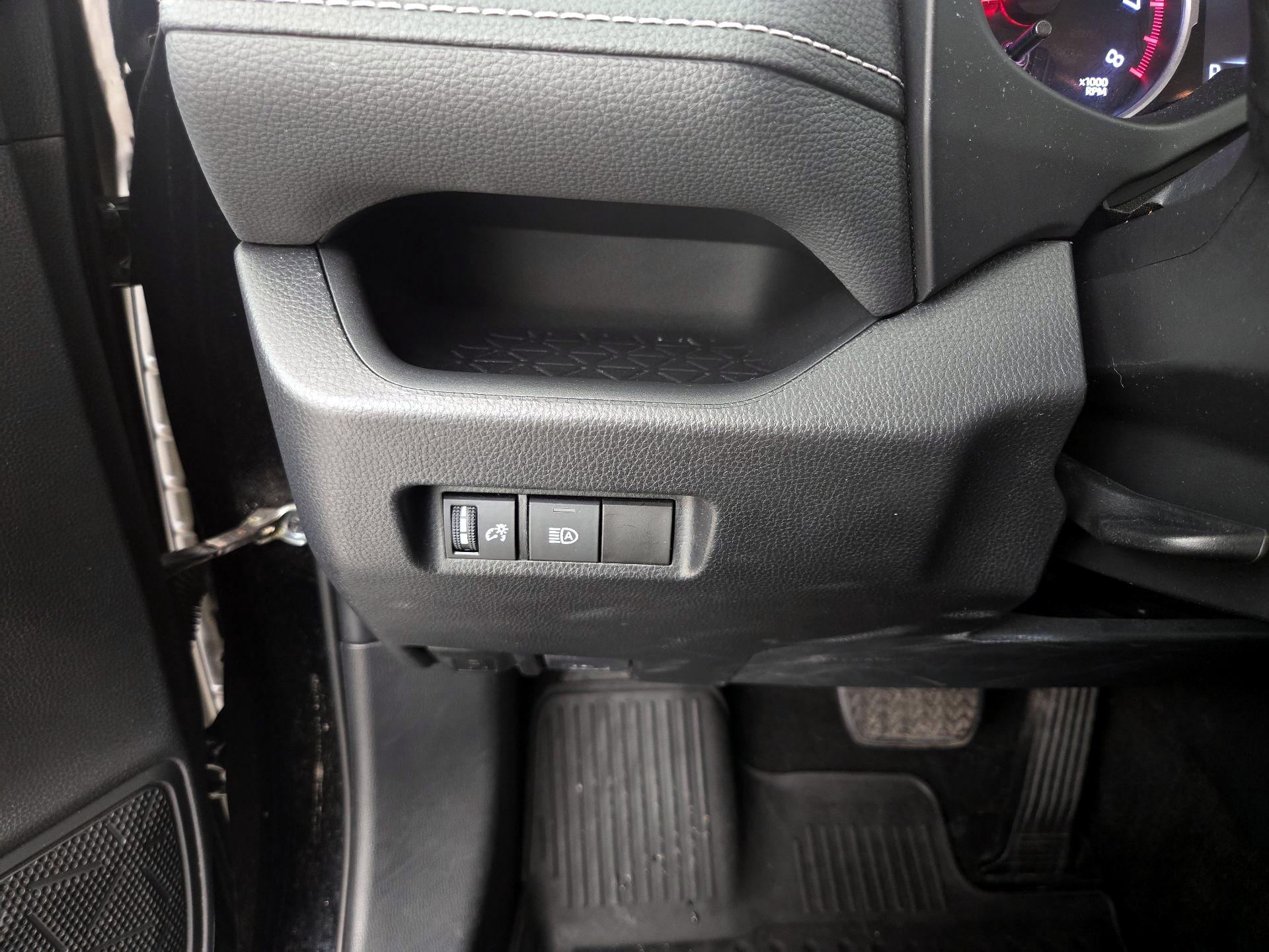 Thumbnail: 2021 Toyota RAV4 - 13