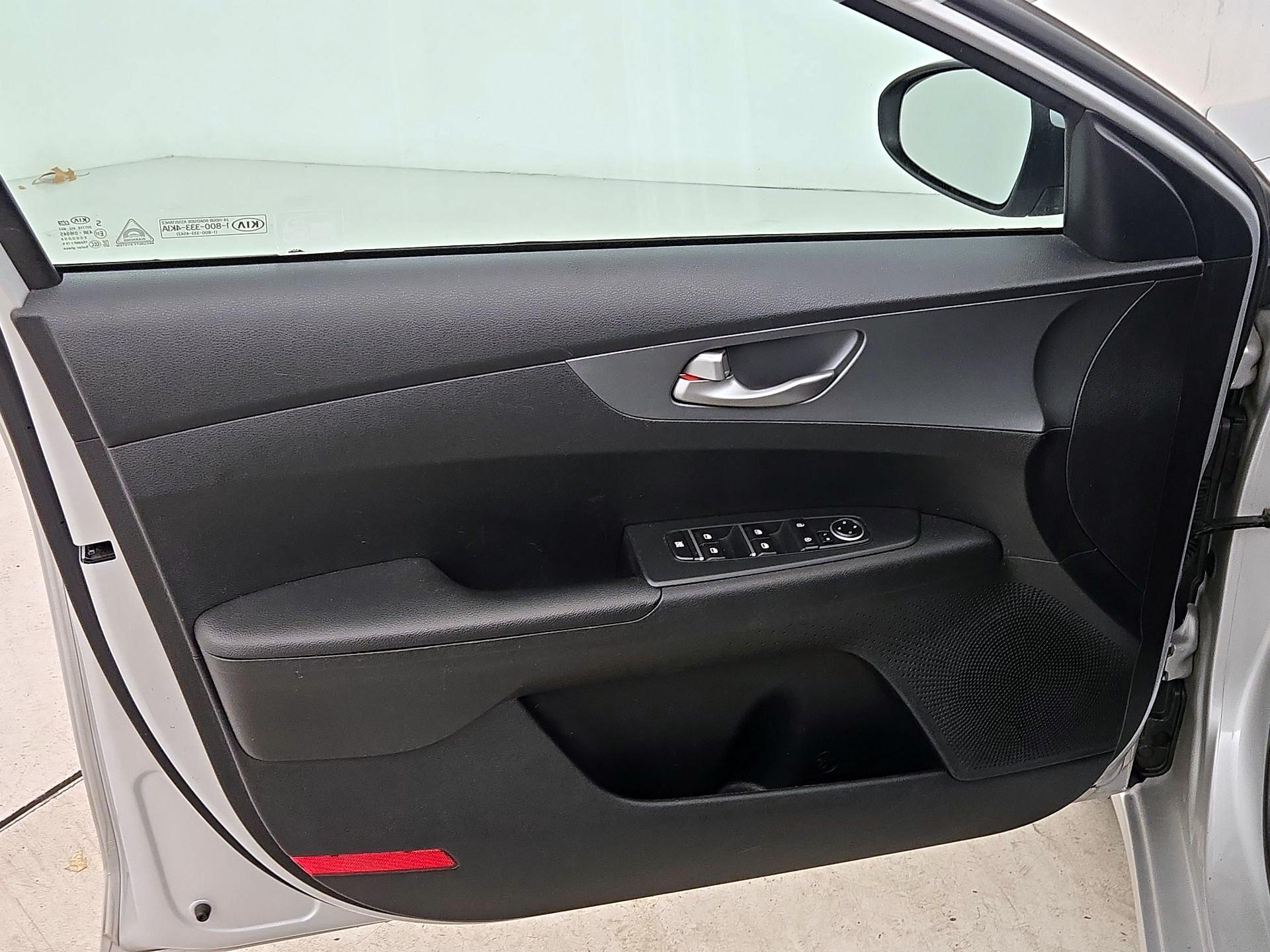 Thumbnail: 2020 Kia Forte - 12