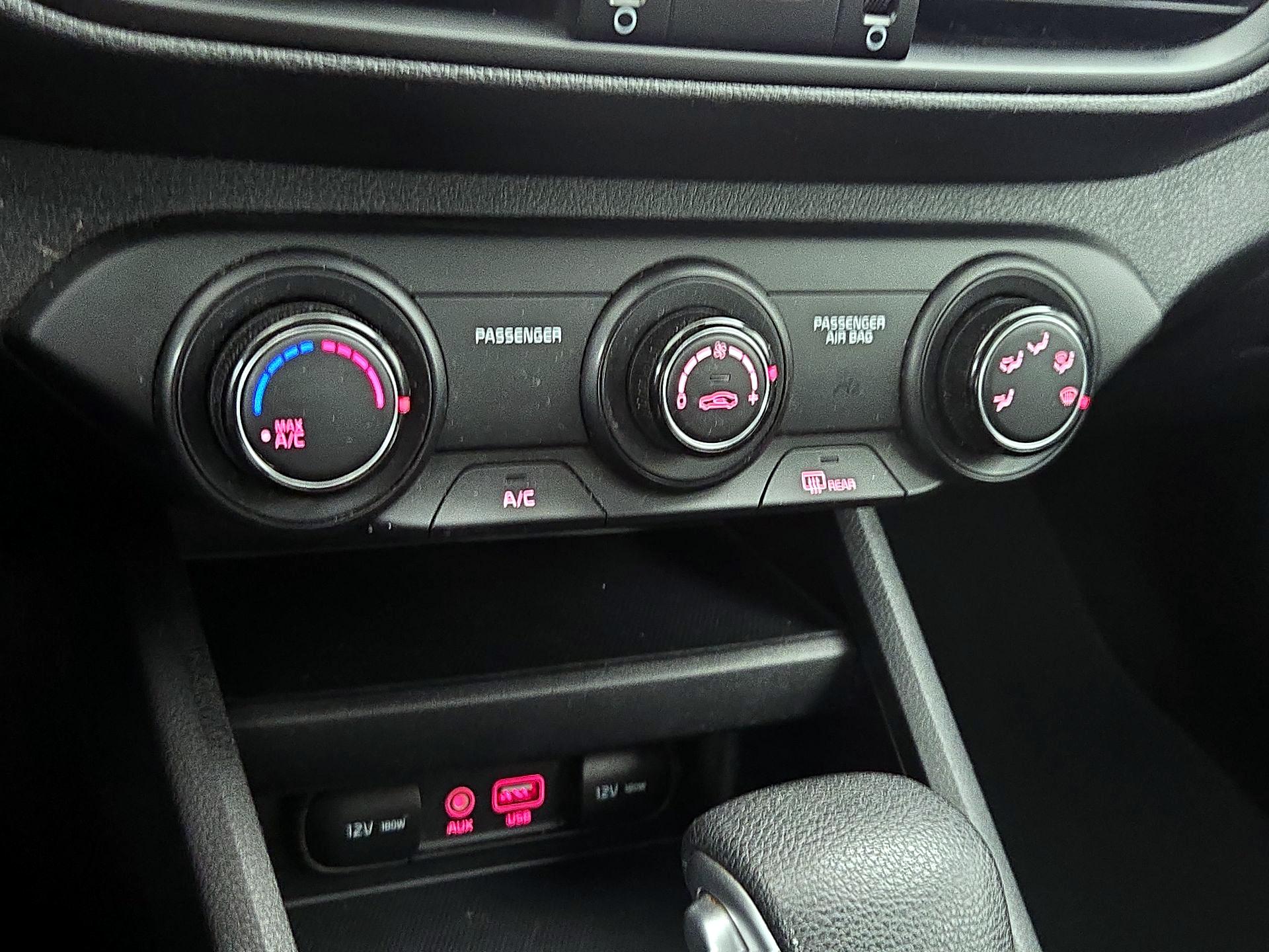 Thumbnail: 2020 Kia Forte - 16