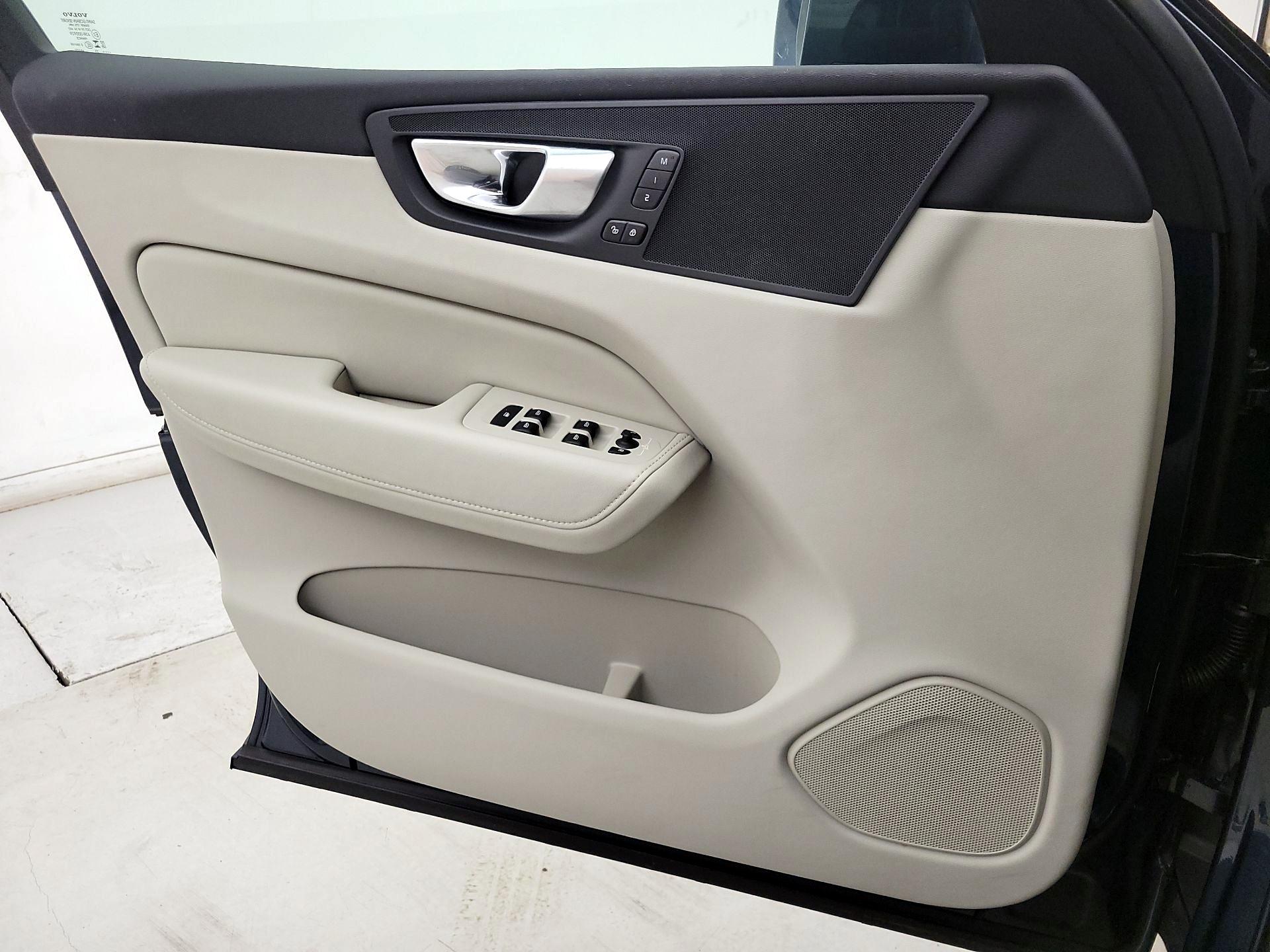 Thumbnail: 2023 Volvo XC60 - 12