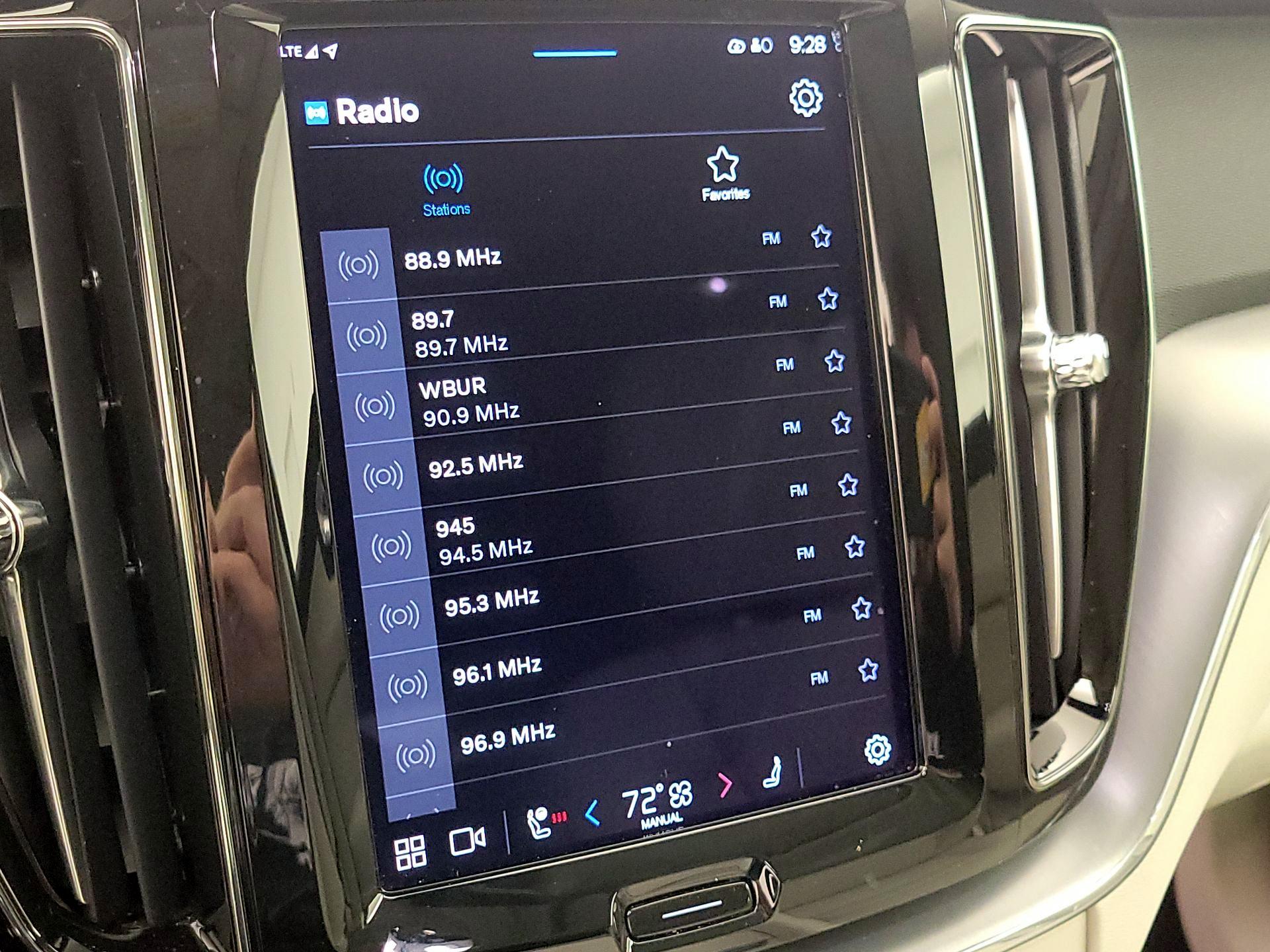 Thumbnail: 2023 Volvo XC60 - 16