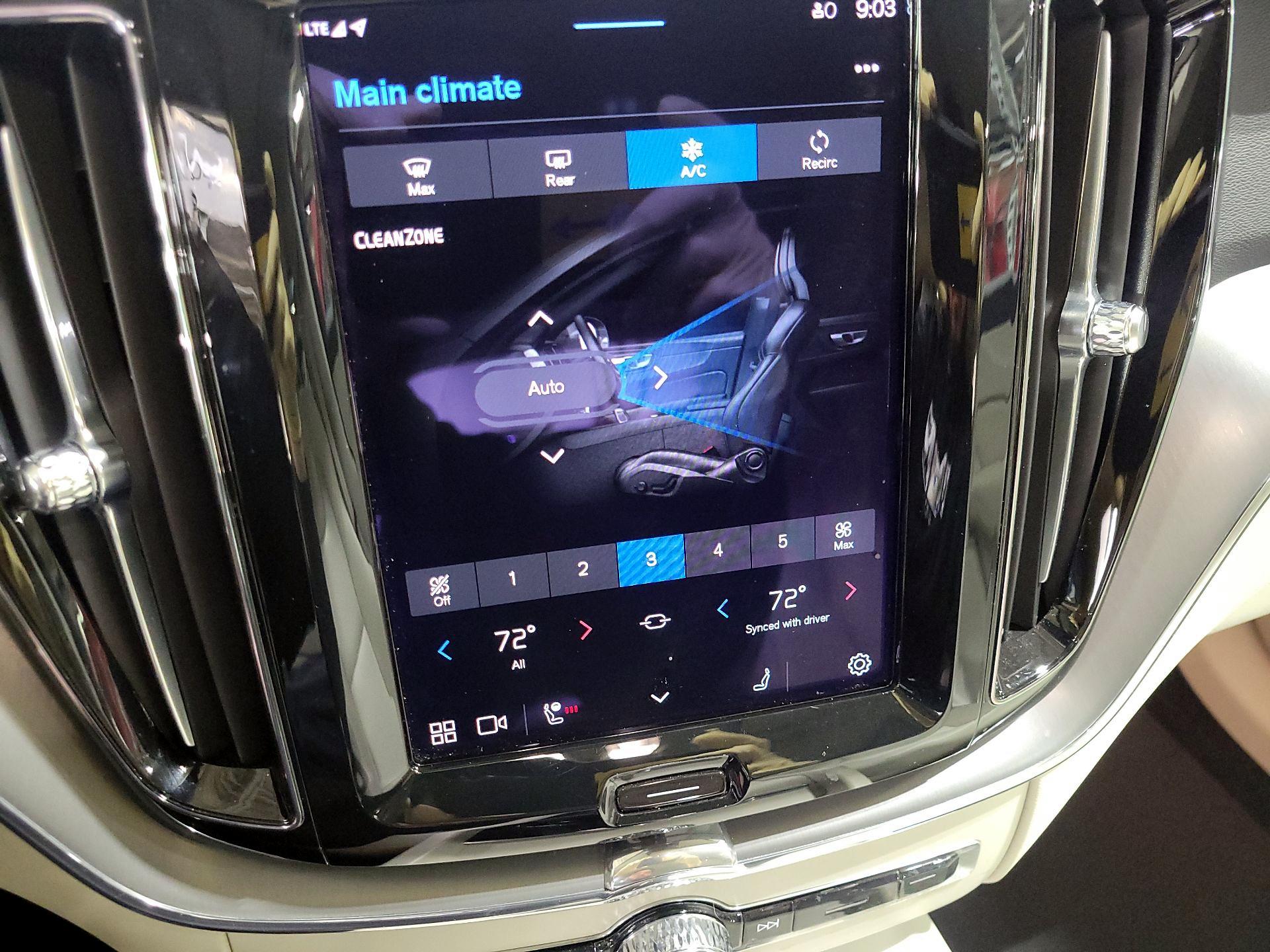 Thumbnail: 2023 Volvo XC60 - 17