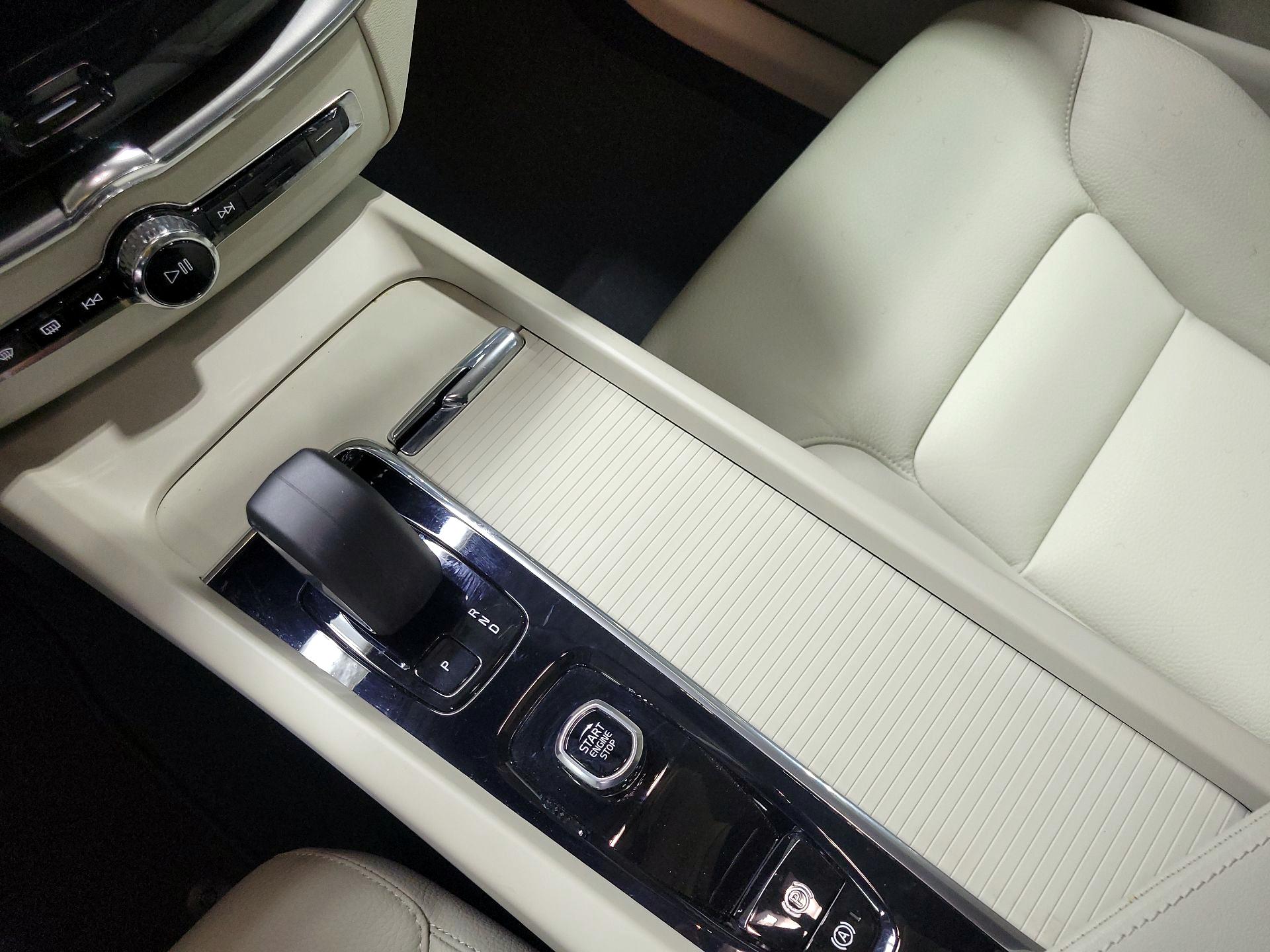 Thumbnail: 2023 Volvo XC60 - 18