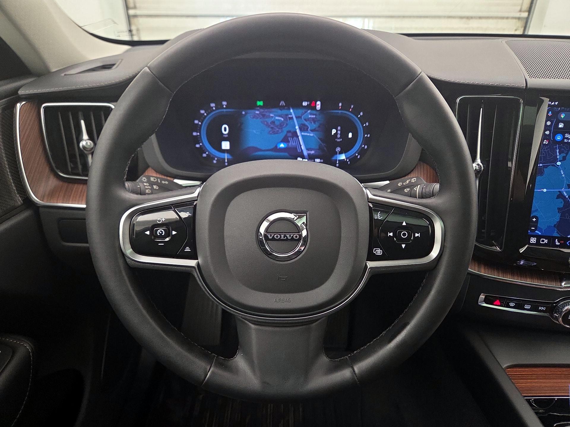 Thumbnail: 2023 Volvo XC60 - 10