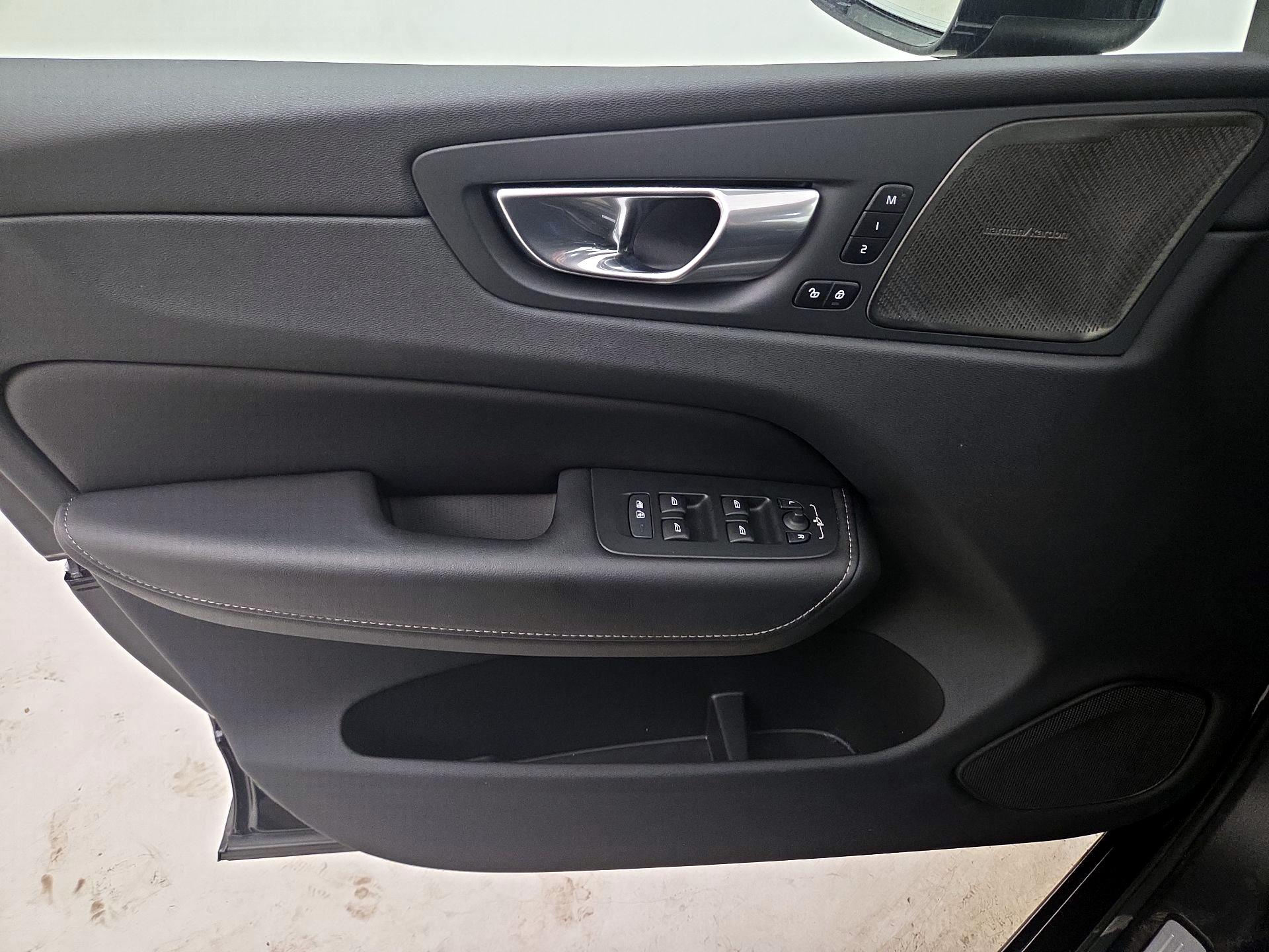 Thumbnail: 2023 Volvo XC60 - 12