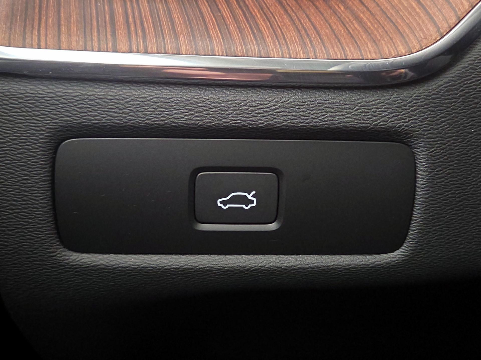 Thumbnail: 2023 Volvo XC60 - 13