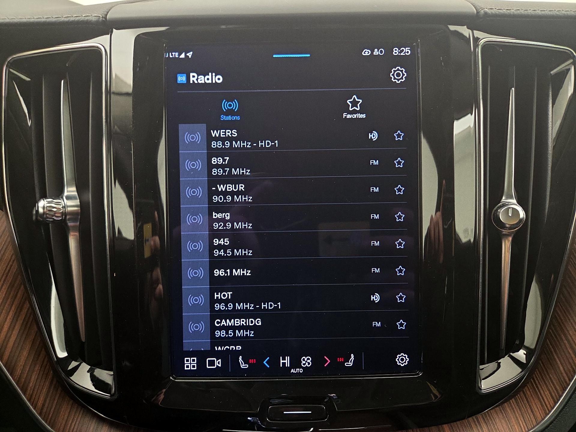 Thumbnail: 2023 Volvo XC60 - 16