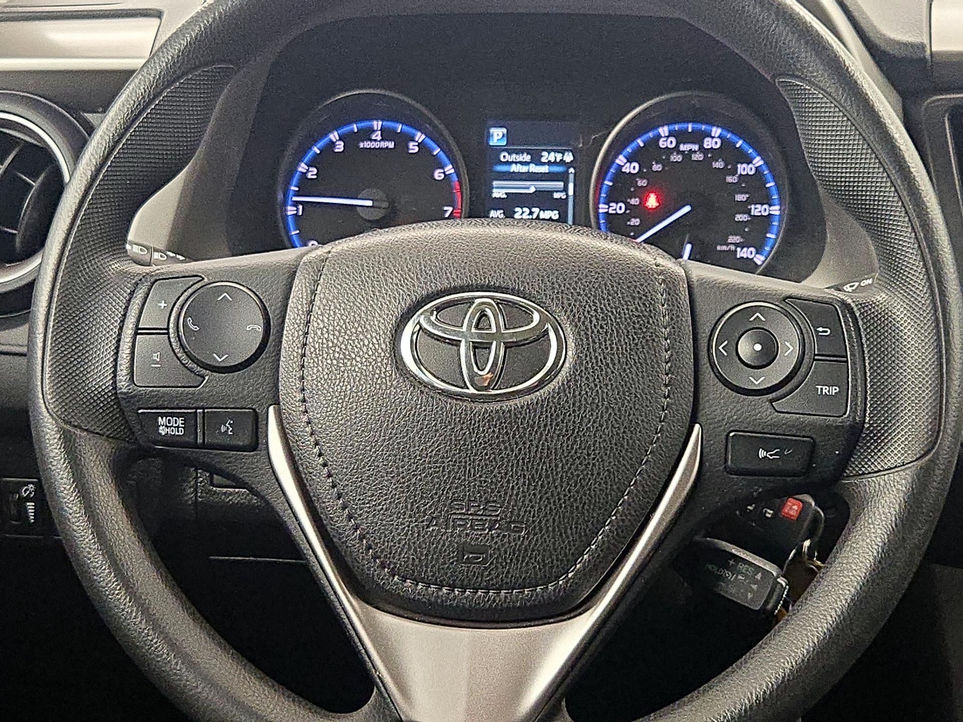 Thumbnail: 2017 Toyota RAV4 - 10