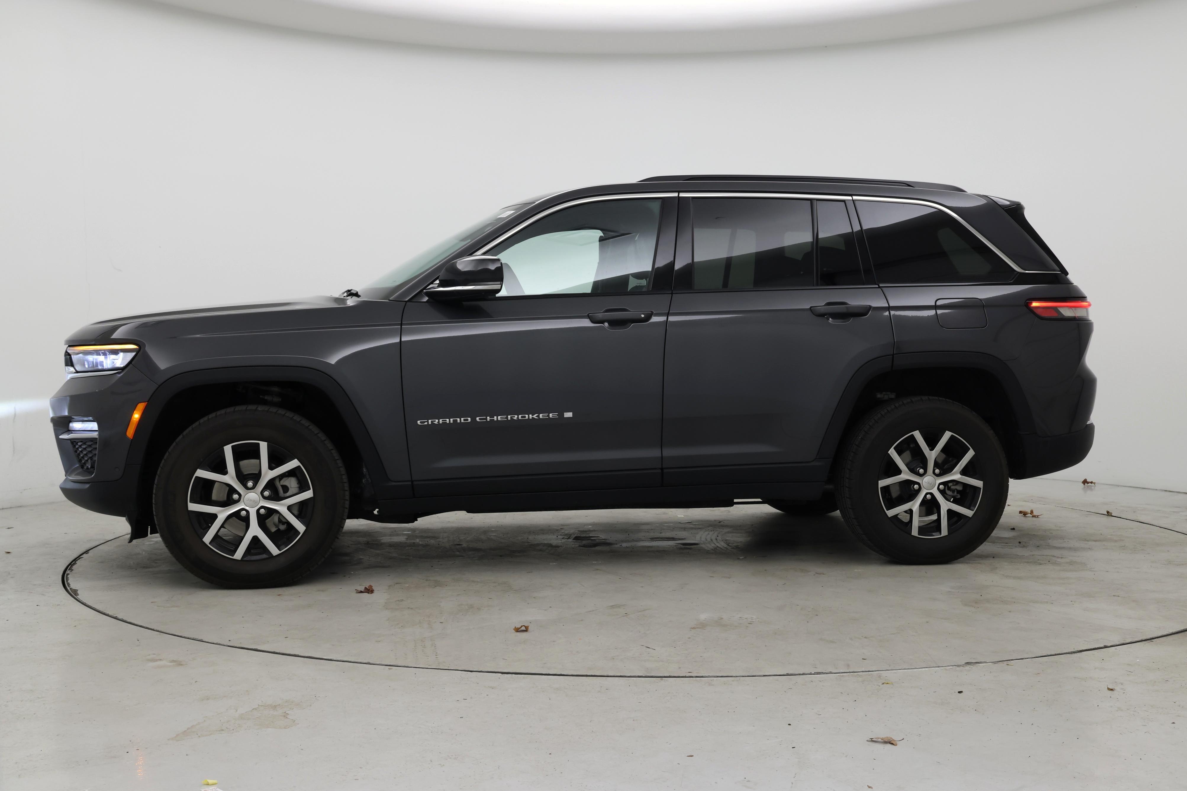 Thumbnail: 2025 Jeep Grand Cherokee - 3