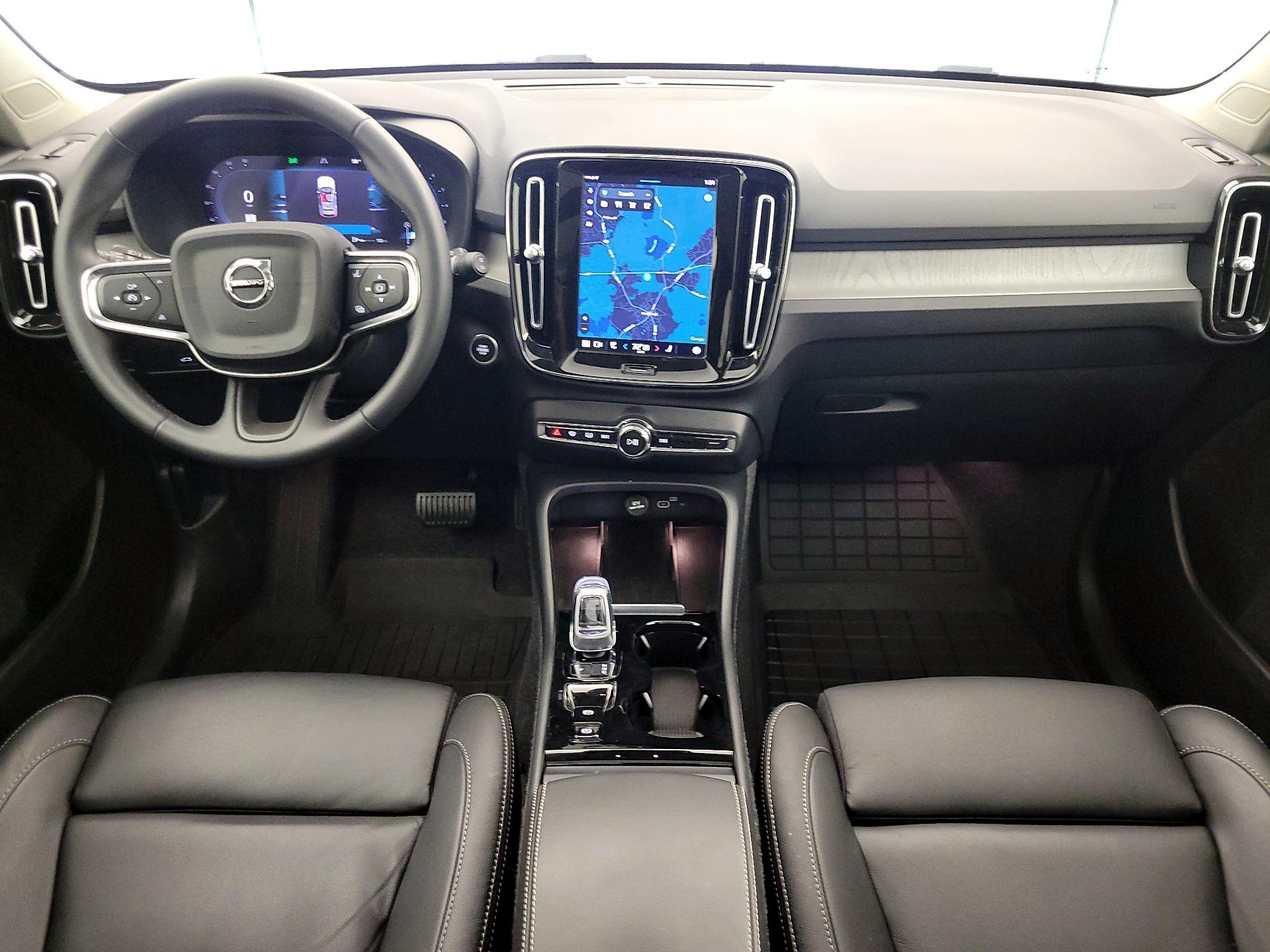 Thumbnail: 2025 Volvo XC40 - 9