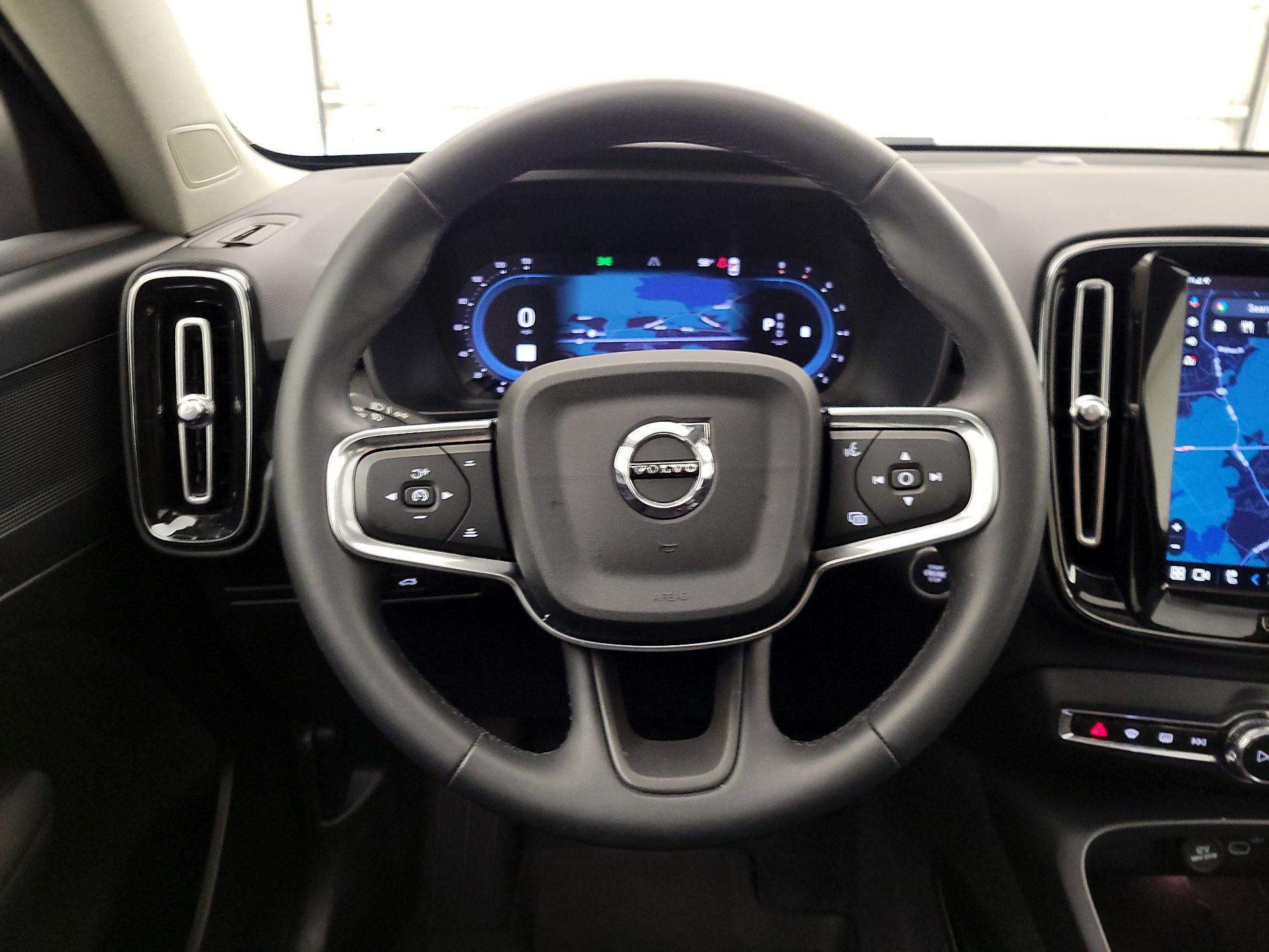 Thumbnail: 2025 Volvo XC40 - 10