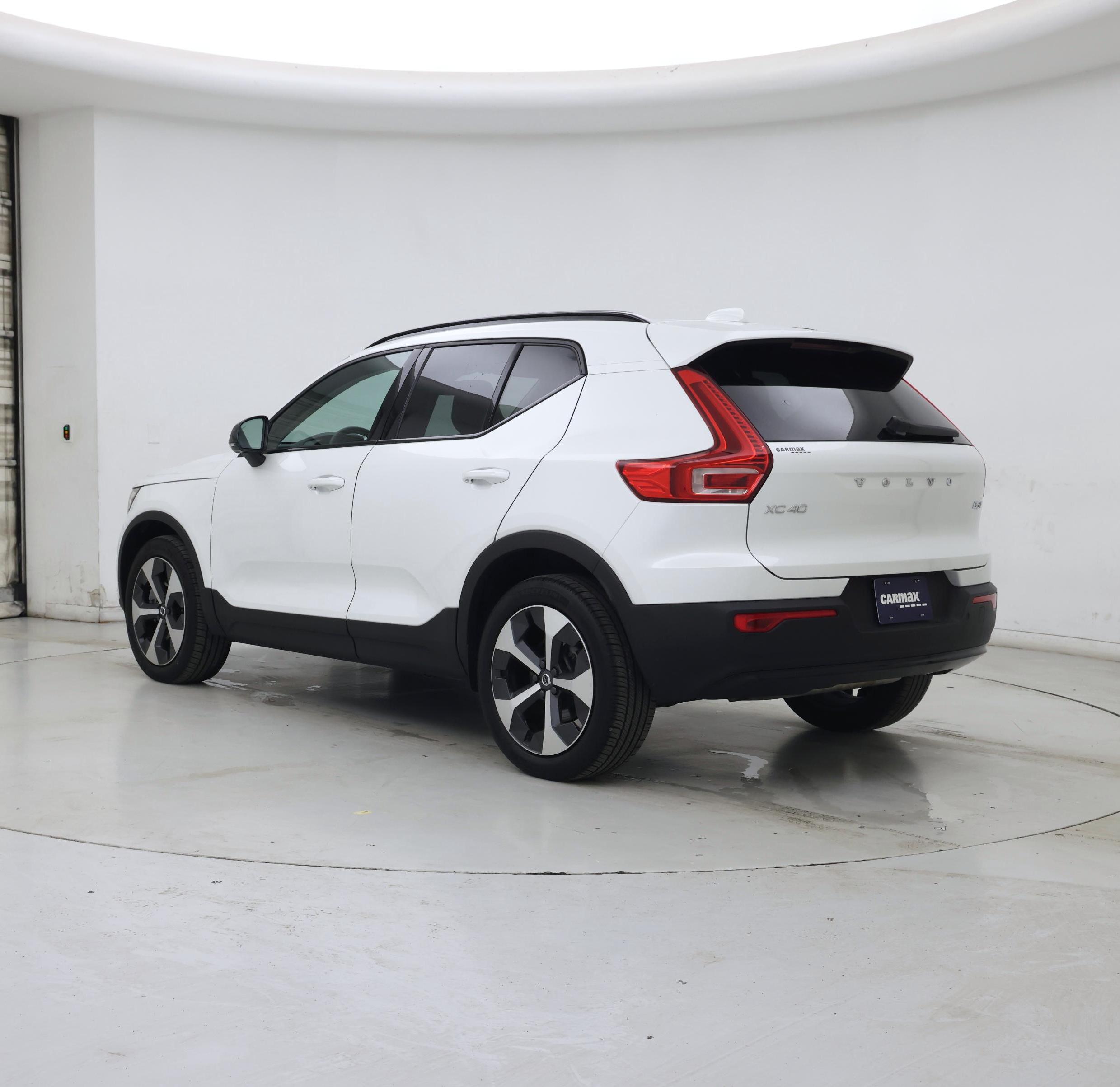 Thumbnail: 2025 Volvo XC40 - 2