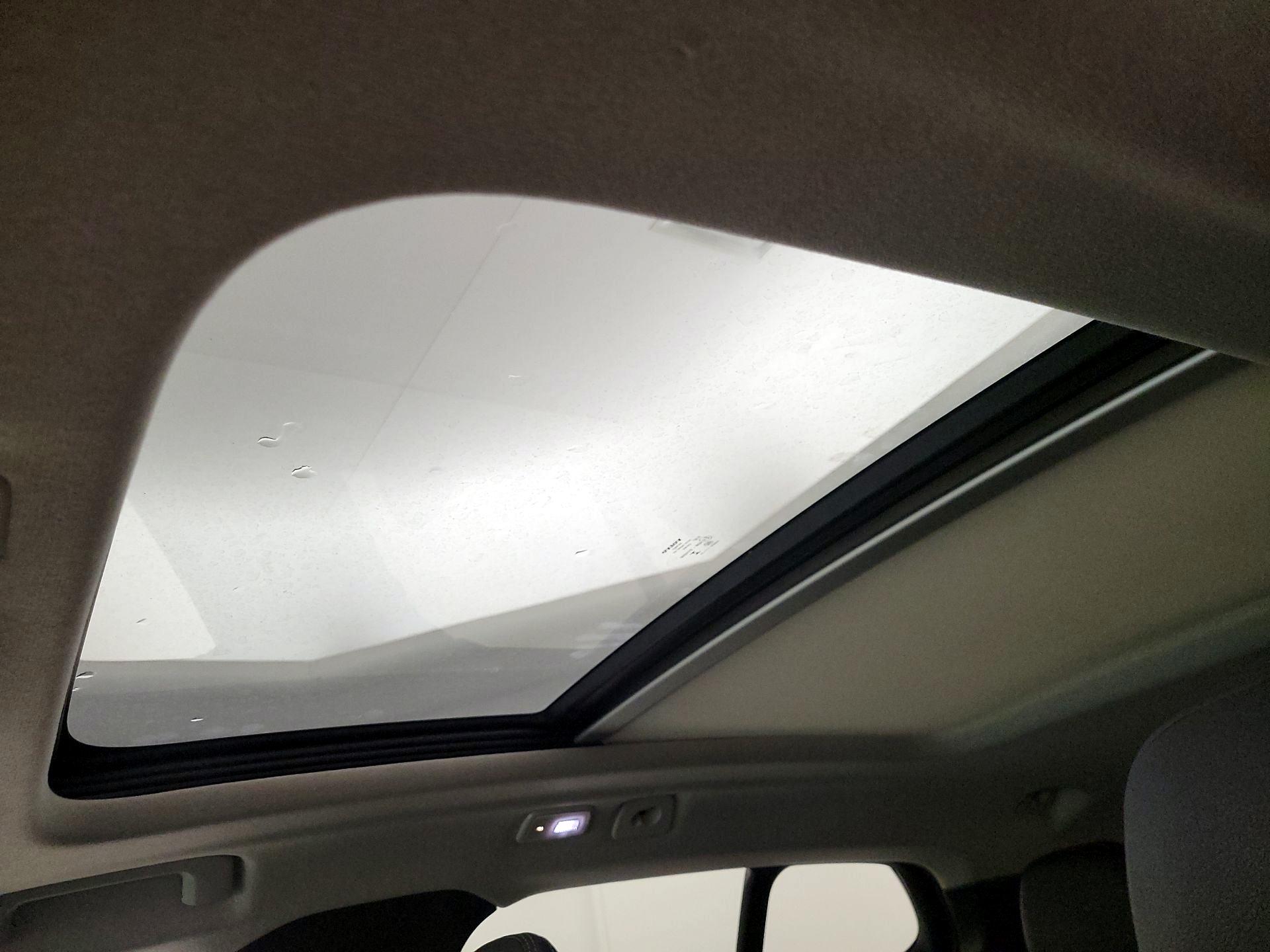 Thumbnail: 2025 Volvo XC40 - 19