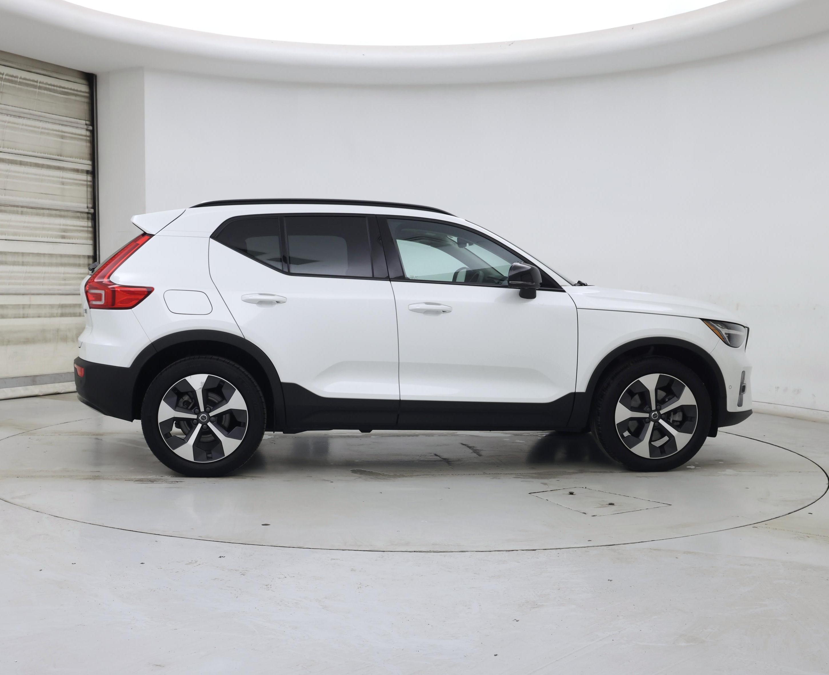 Thumbnail: 2025 Volvo XC40 - 7