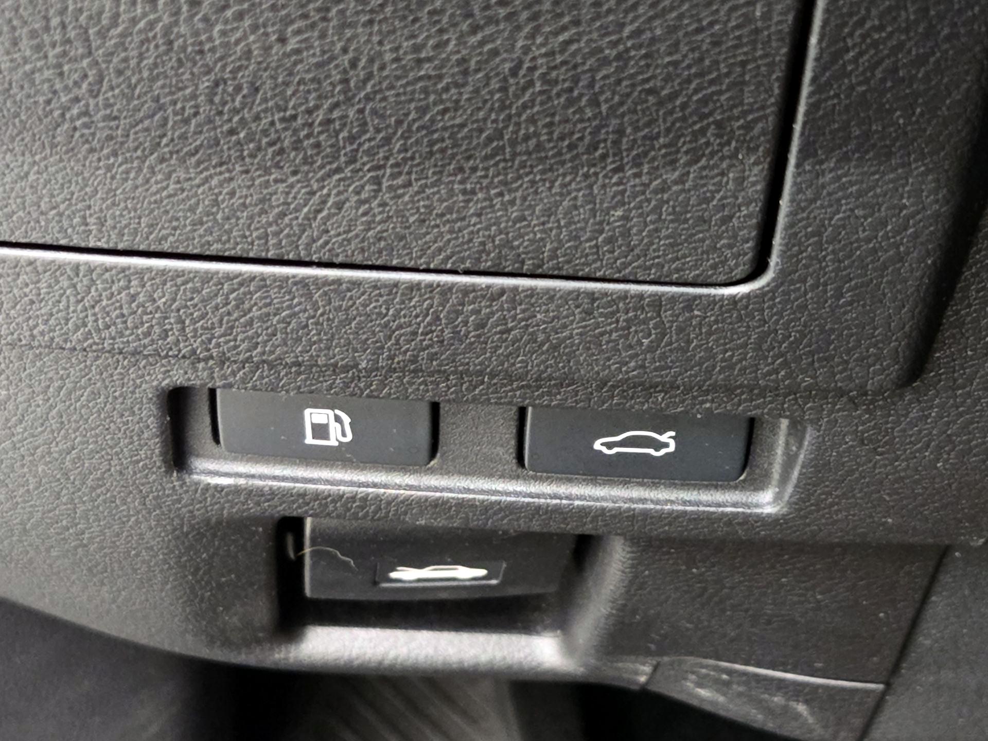 Thumbnail: 2020 Lexus ES - 13