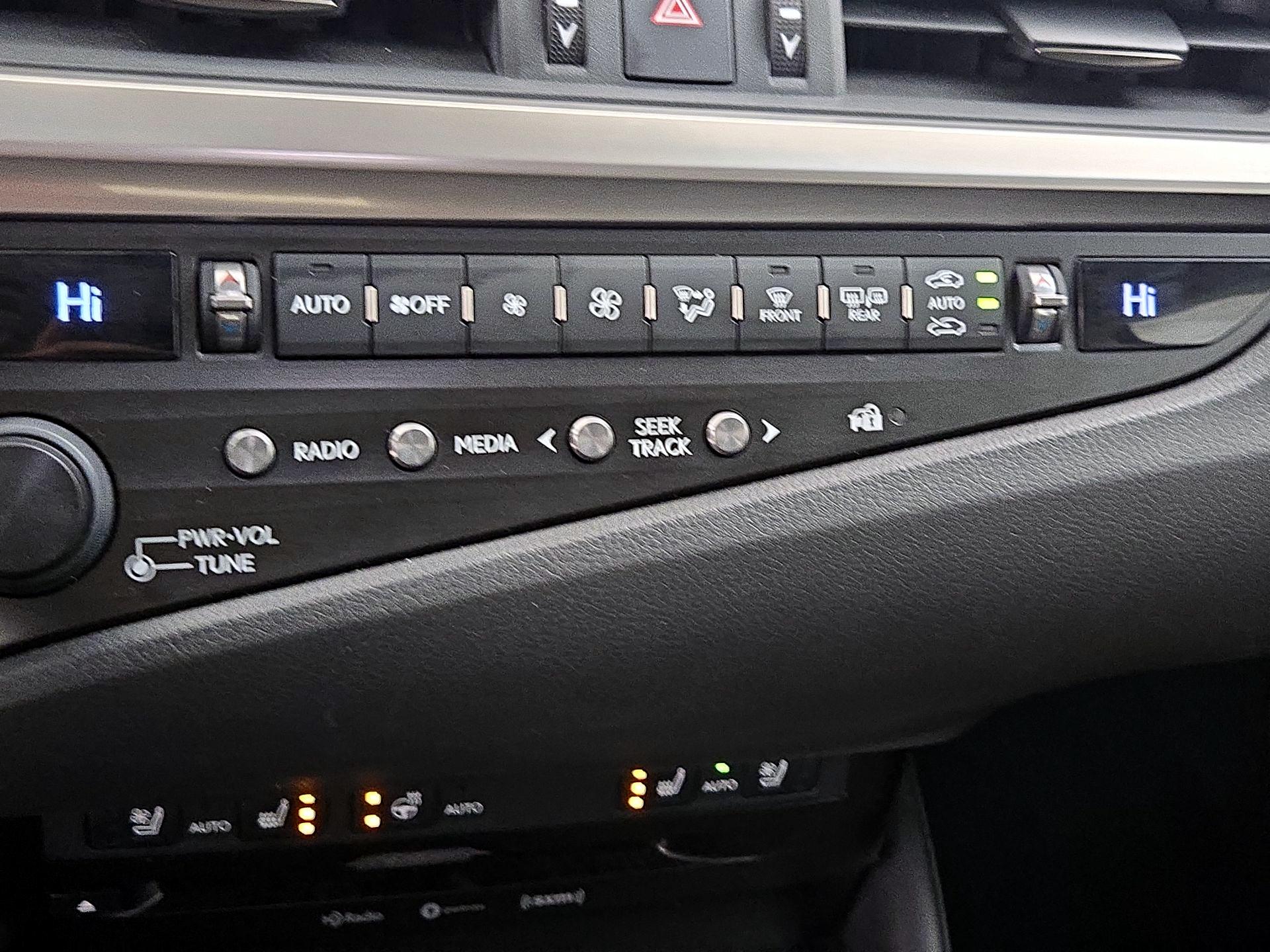 Thumbnail: 2020 Lexus ES - 16