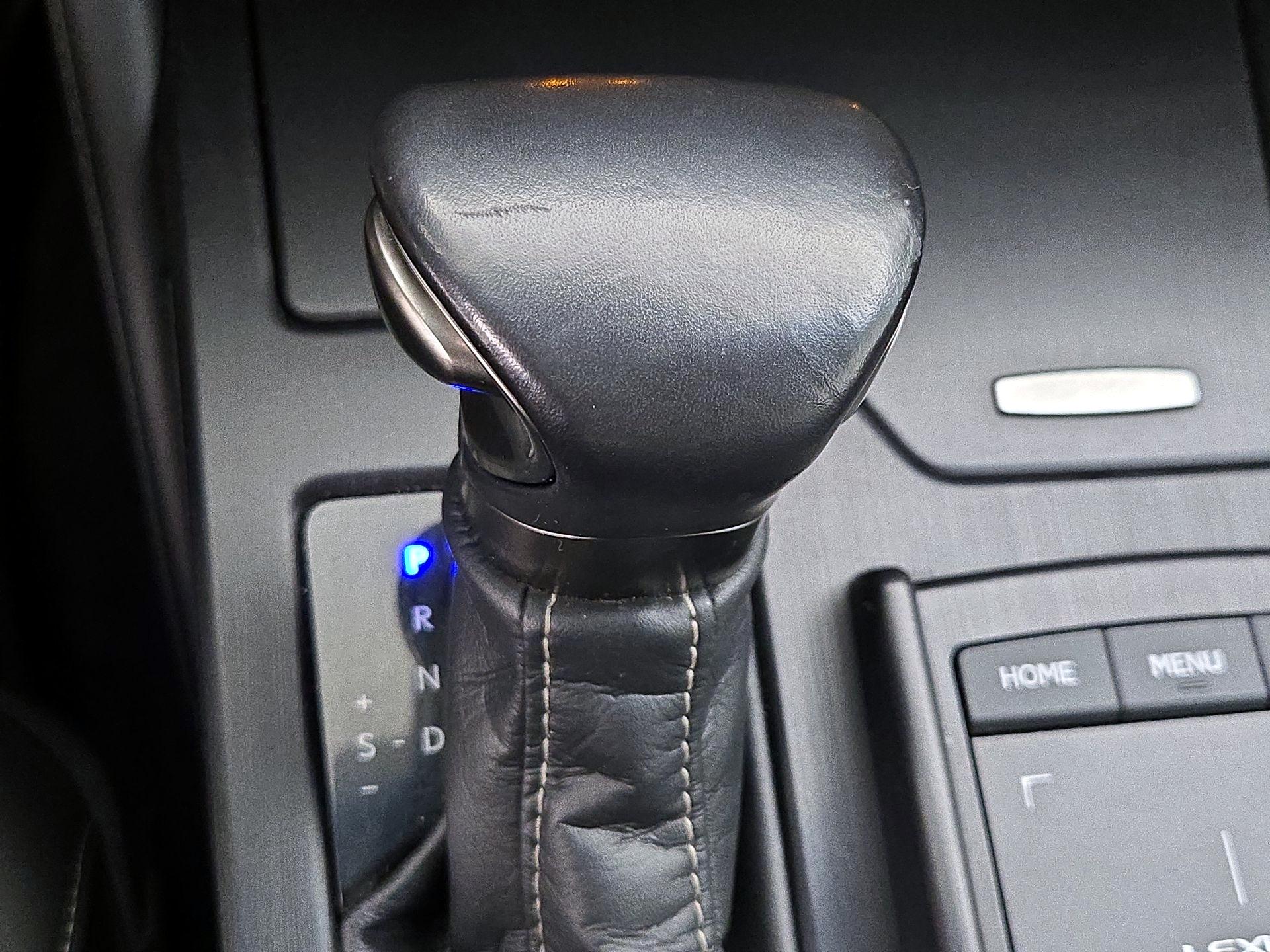 Thumbnail: 2020 Lexus ES - 17