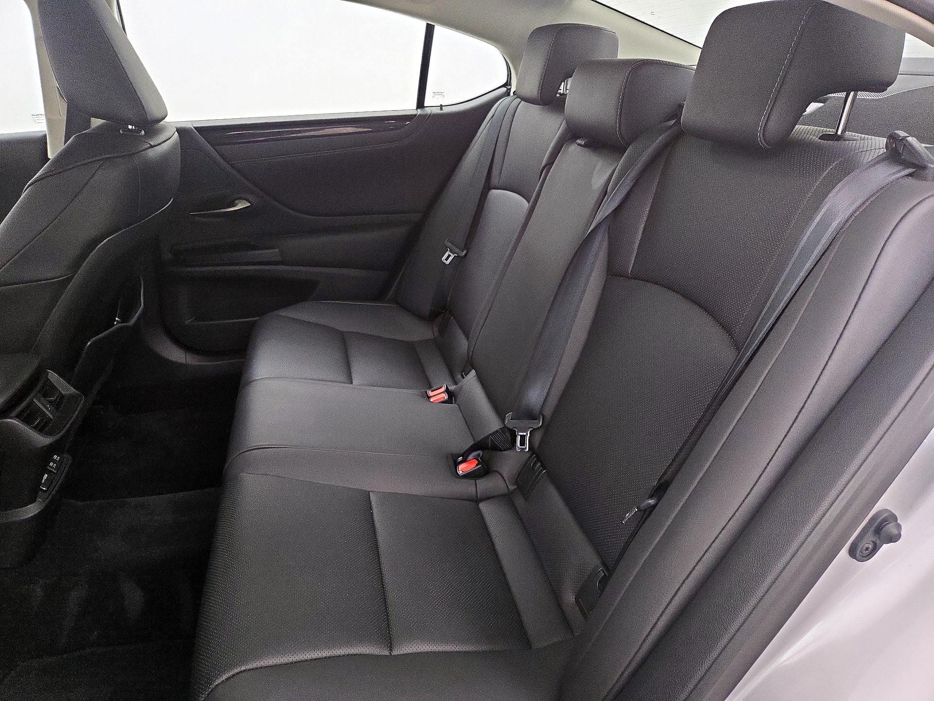 Thumbnail: 2020 Lexus ES - 20