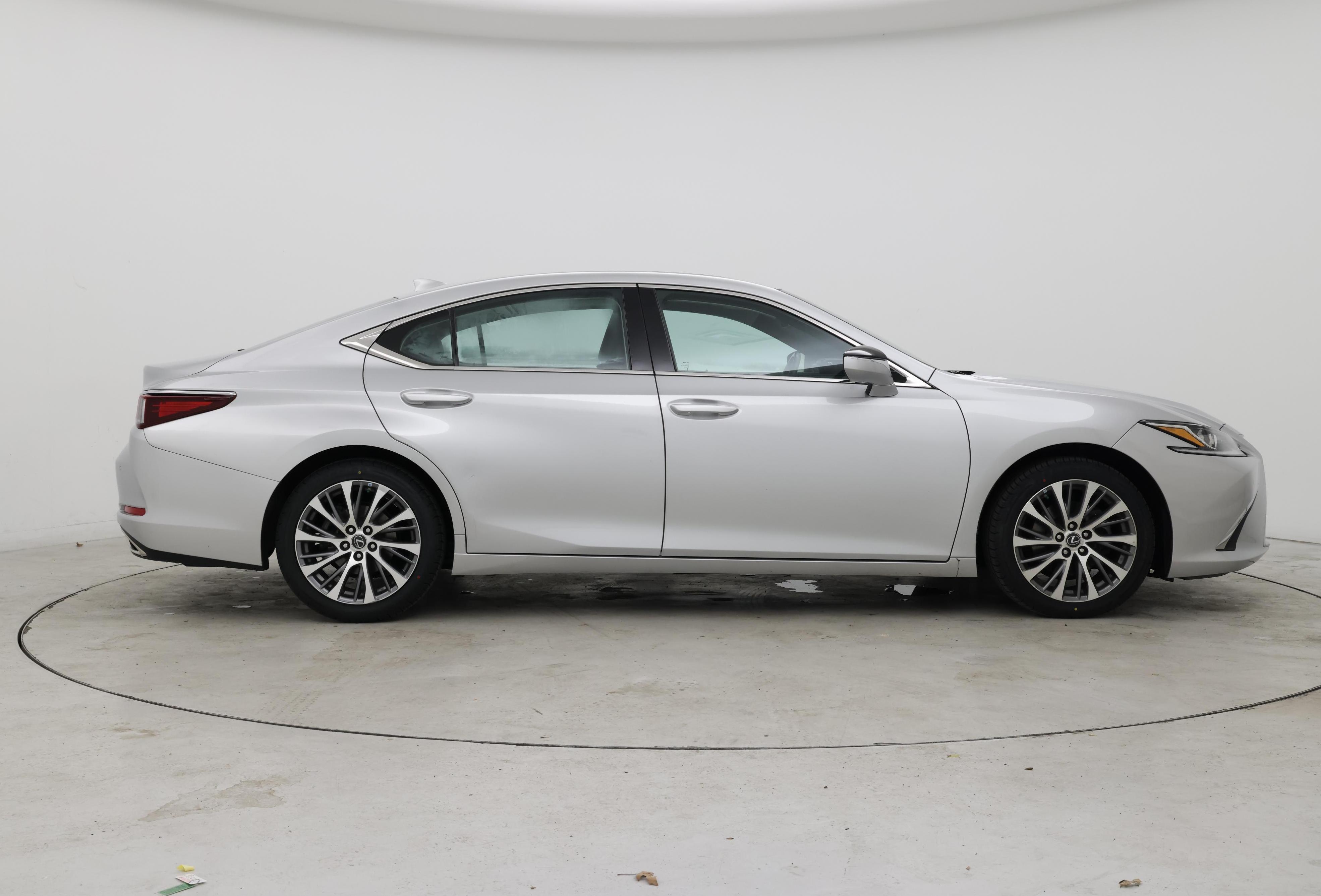 Thumbnail: 2020 Lexus ES - 7