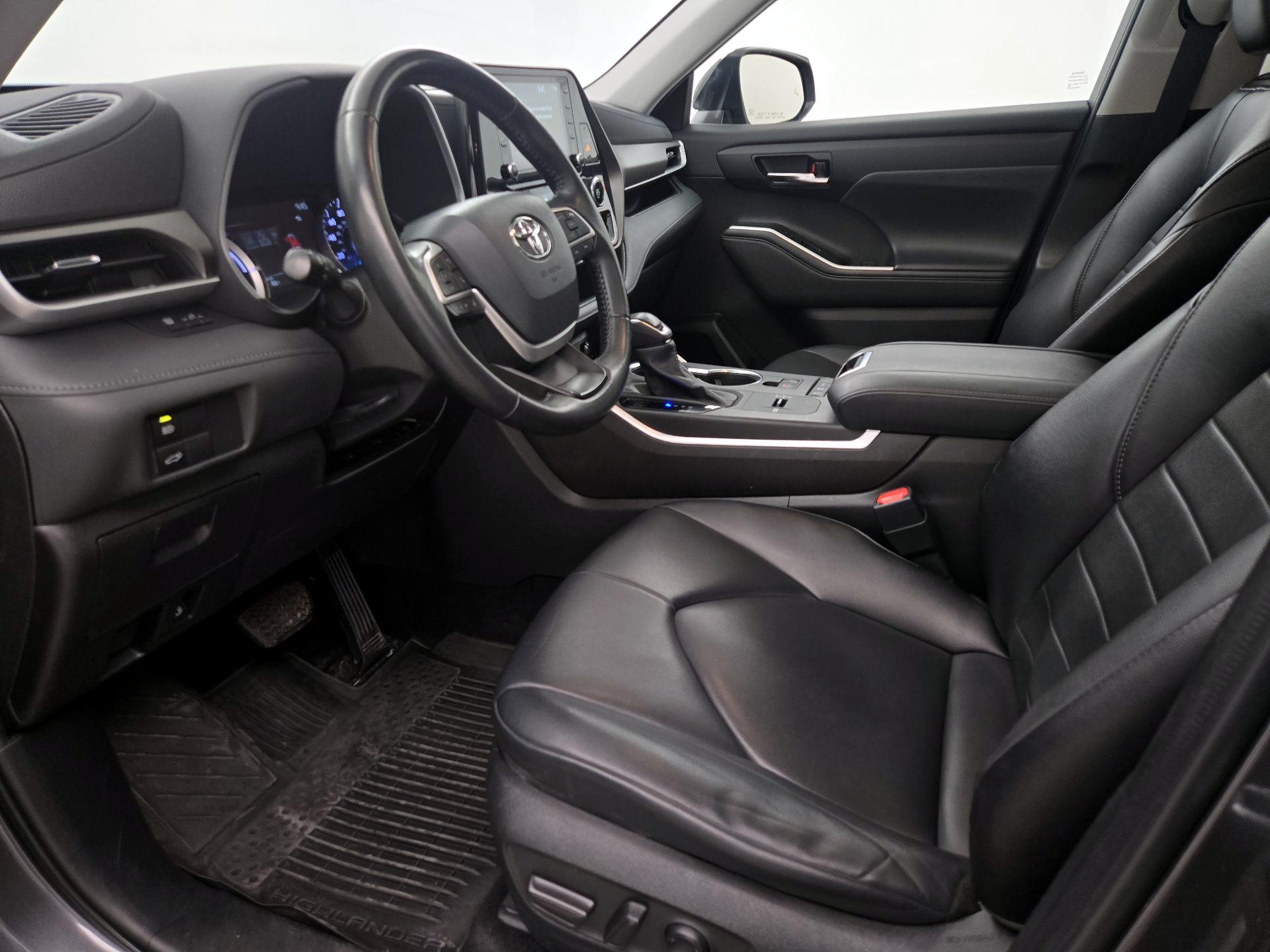 Thumbnail: 2022 Toyota Highlander - 11