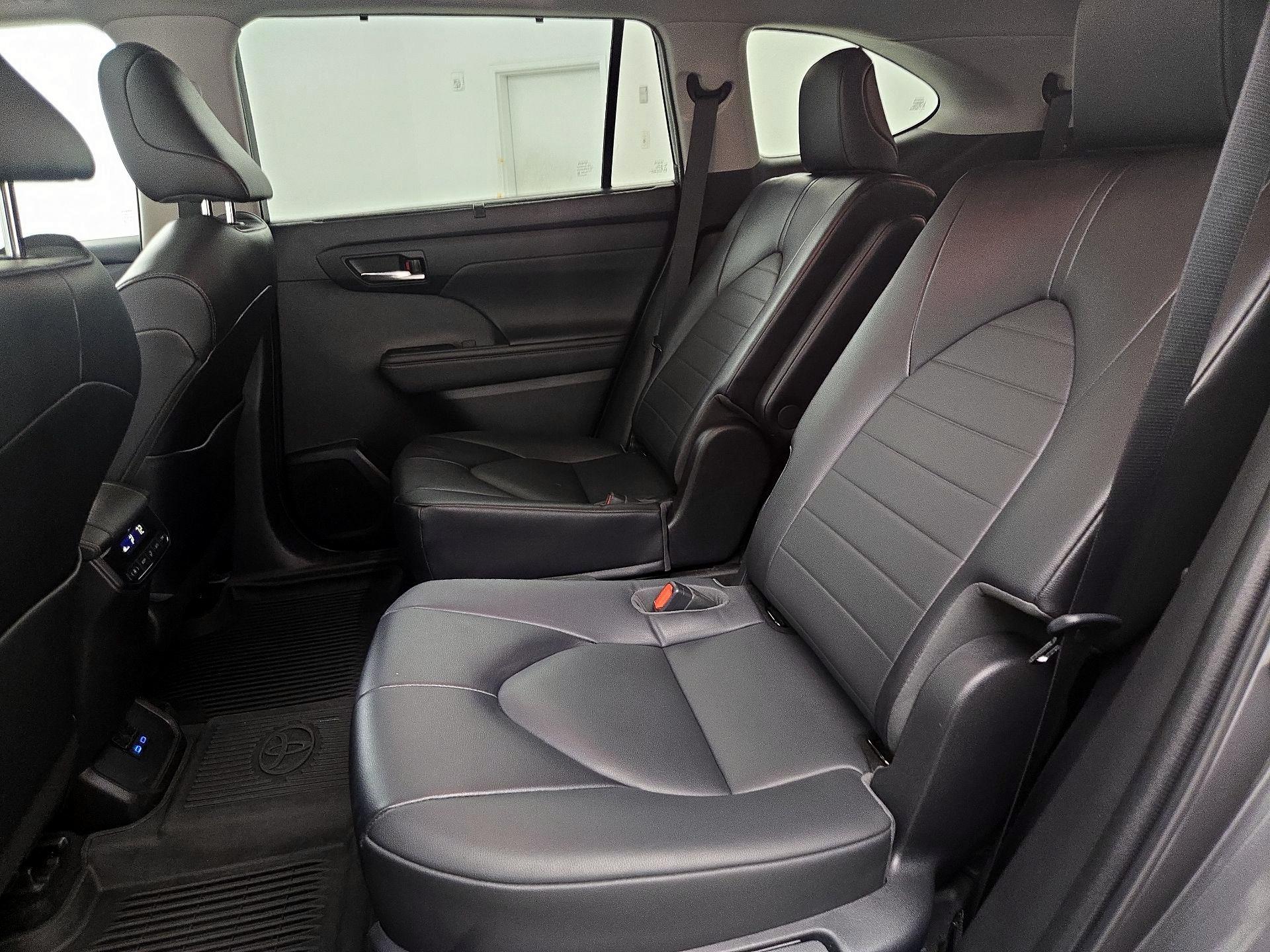 Thumbnail: 2022 Toyota Highlander - 20