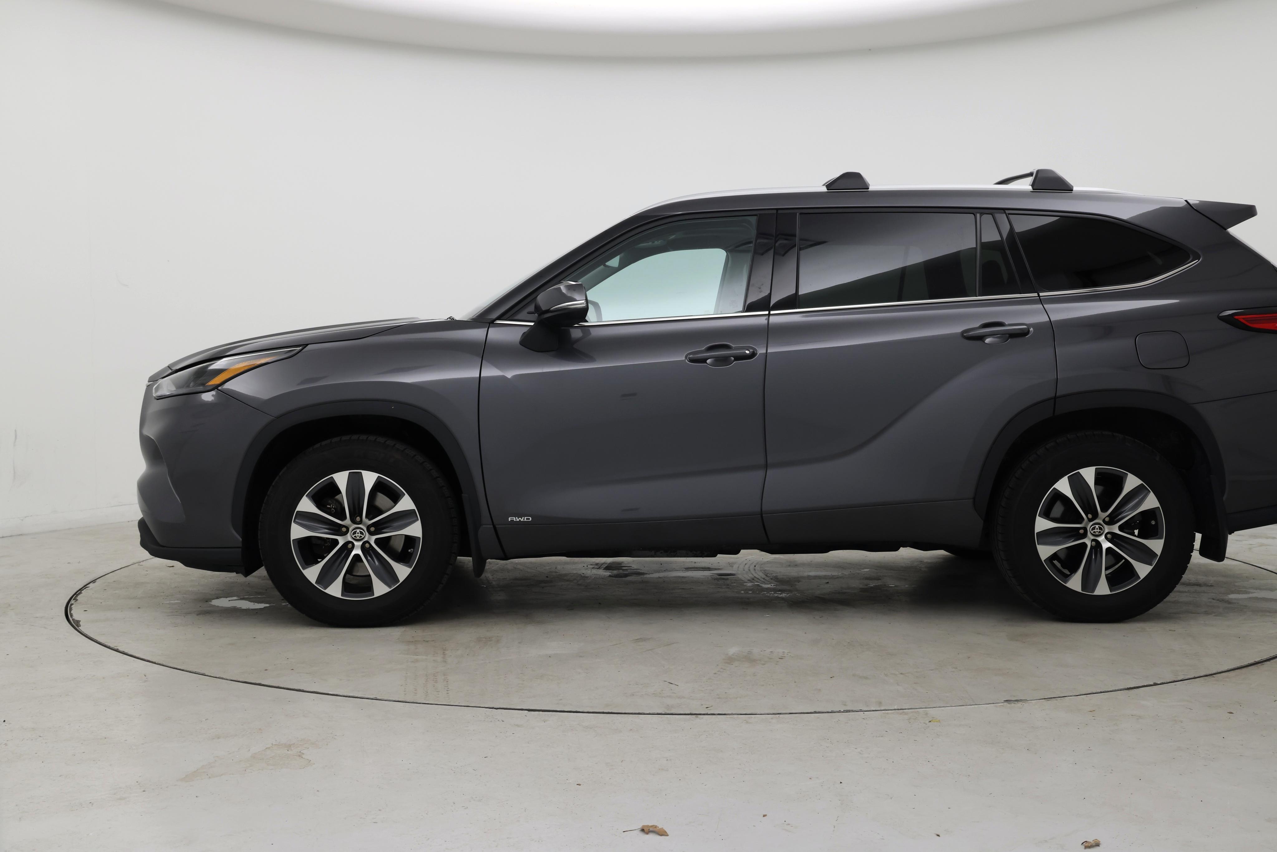 Thumbnail: 2022 Toyota Highlander - 3