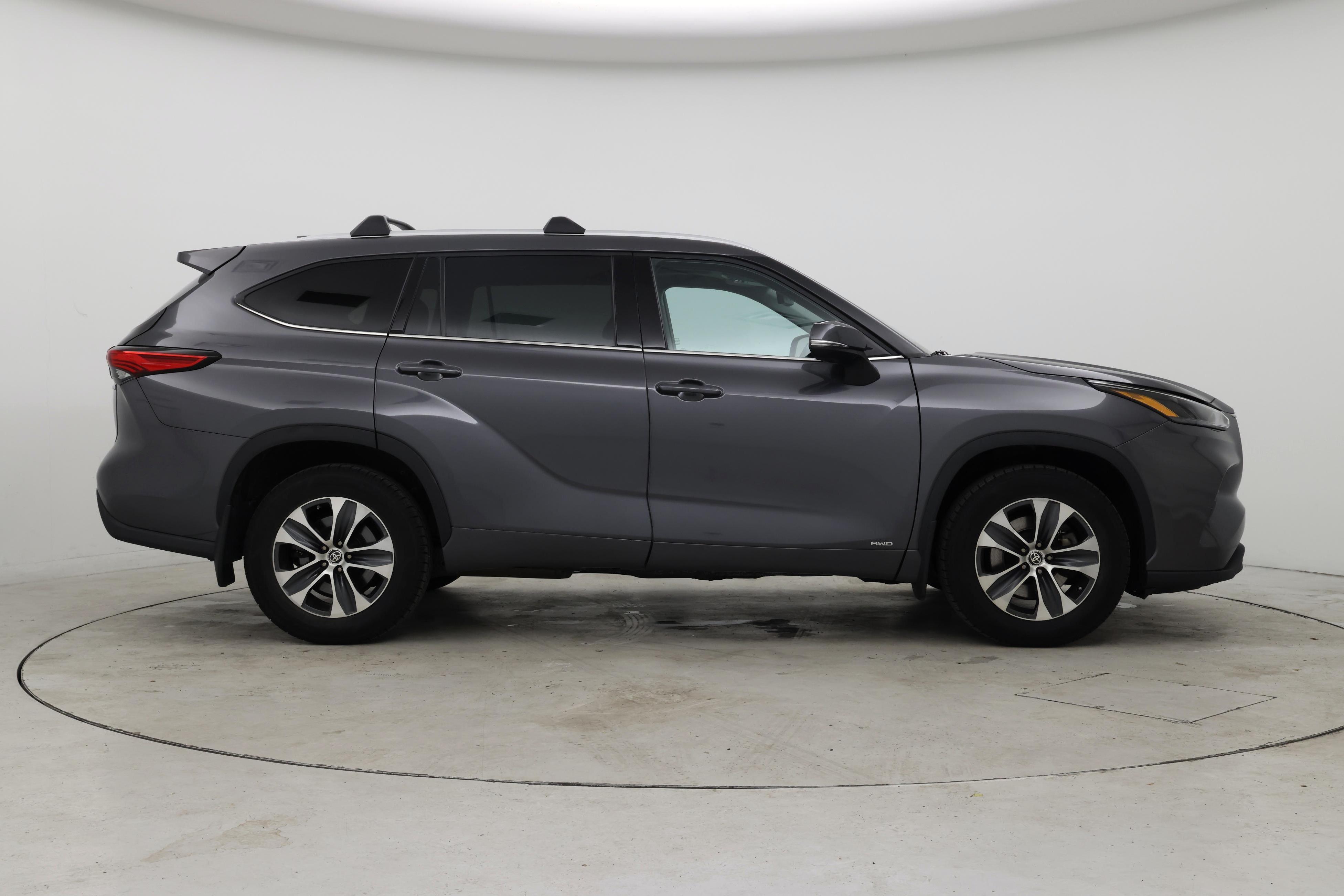 Thumbnail: 2022 Toyota Highlander - 7