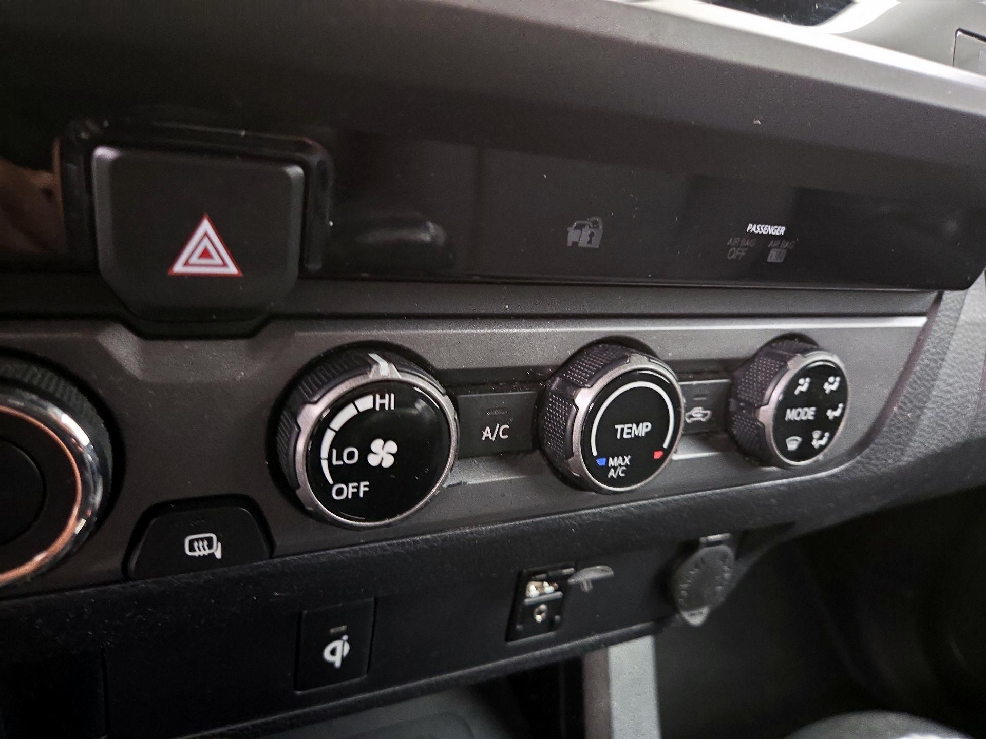 Thumbnail: 2016 Toyota Tacoma - 16