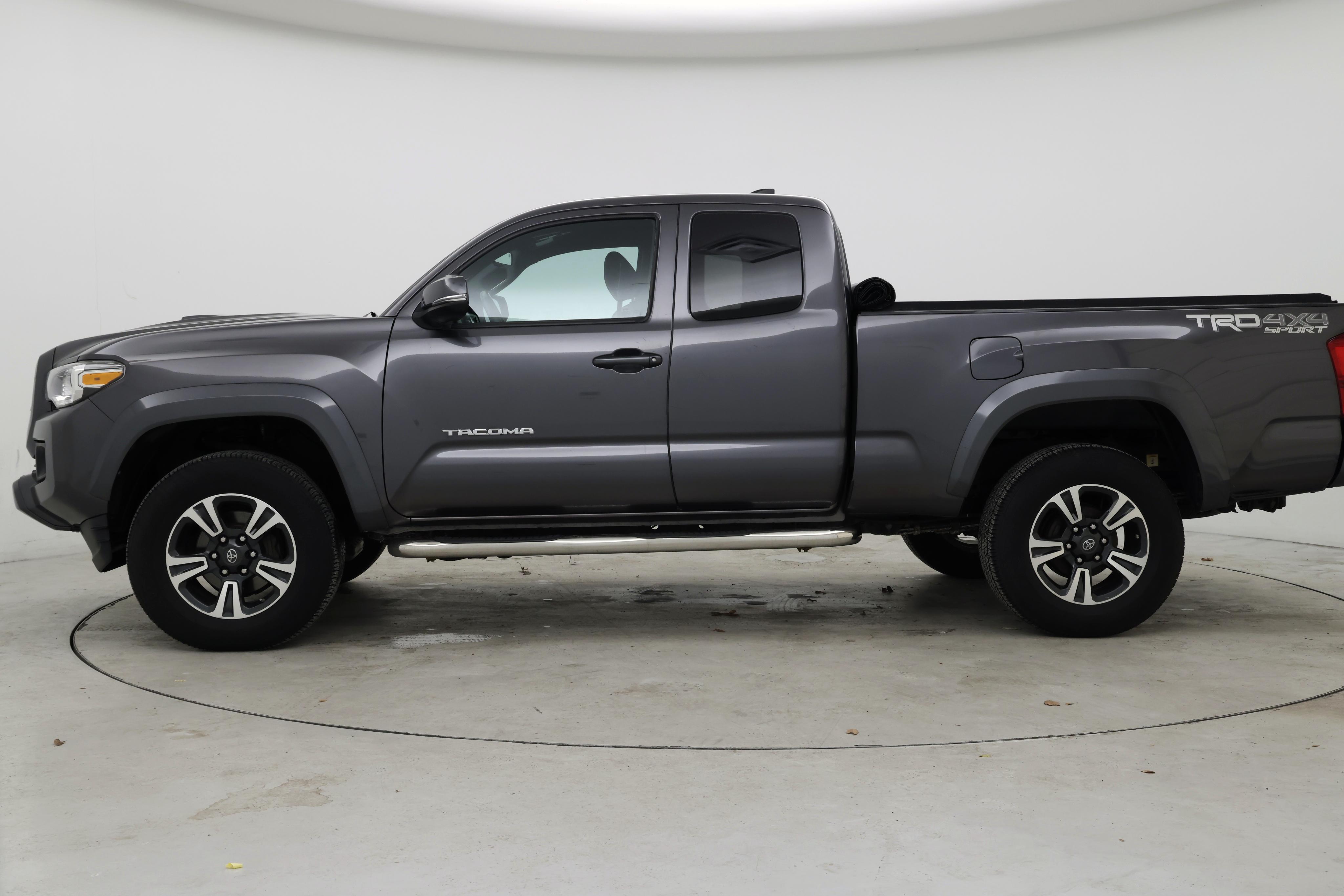 Thumbnail: 2016 Toyota Tacoma - 3