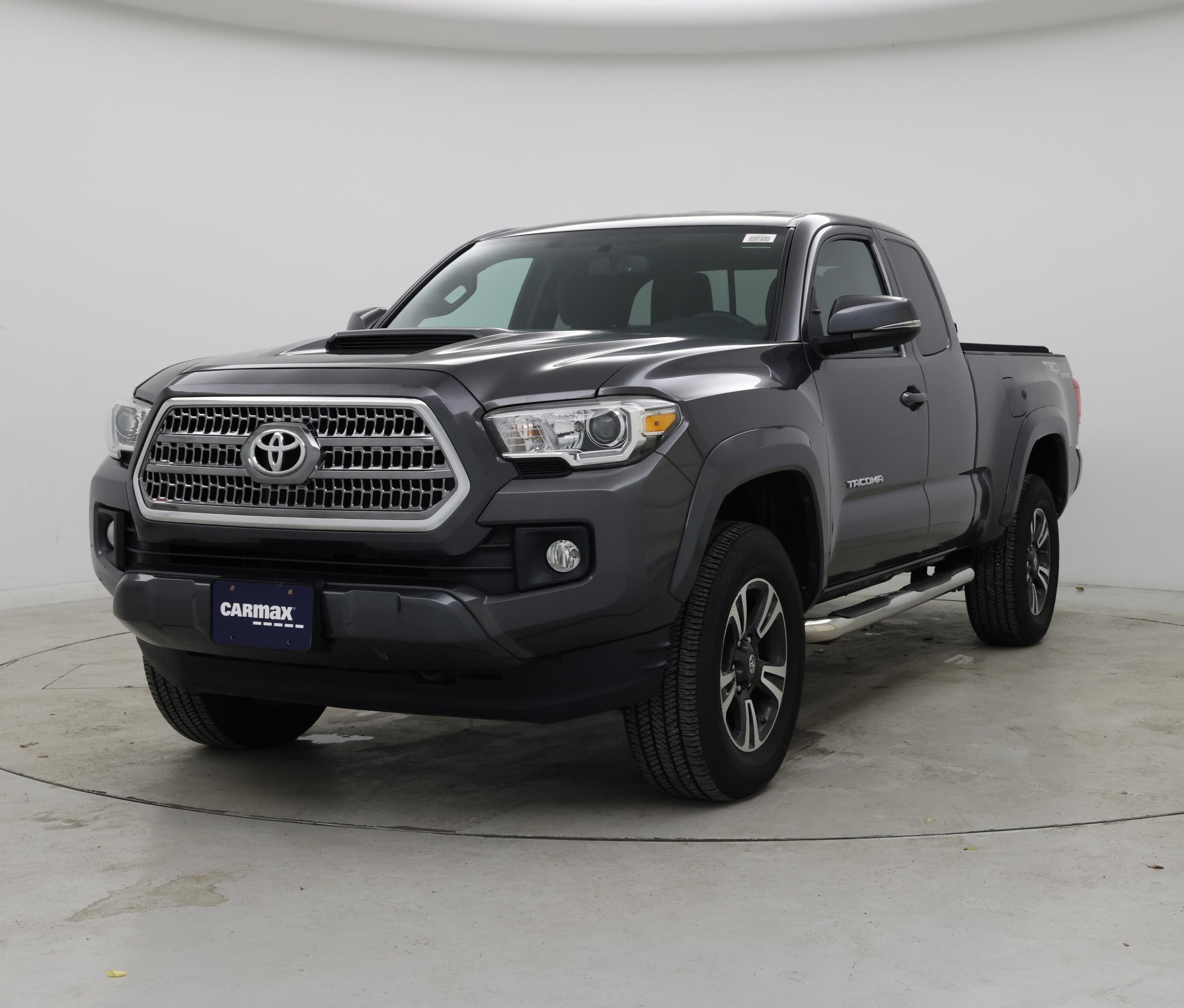 Thumbnail: 2016 Toyota Tacoma - 4