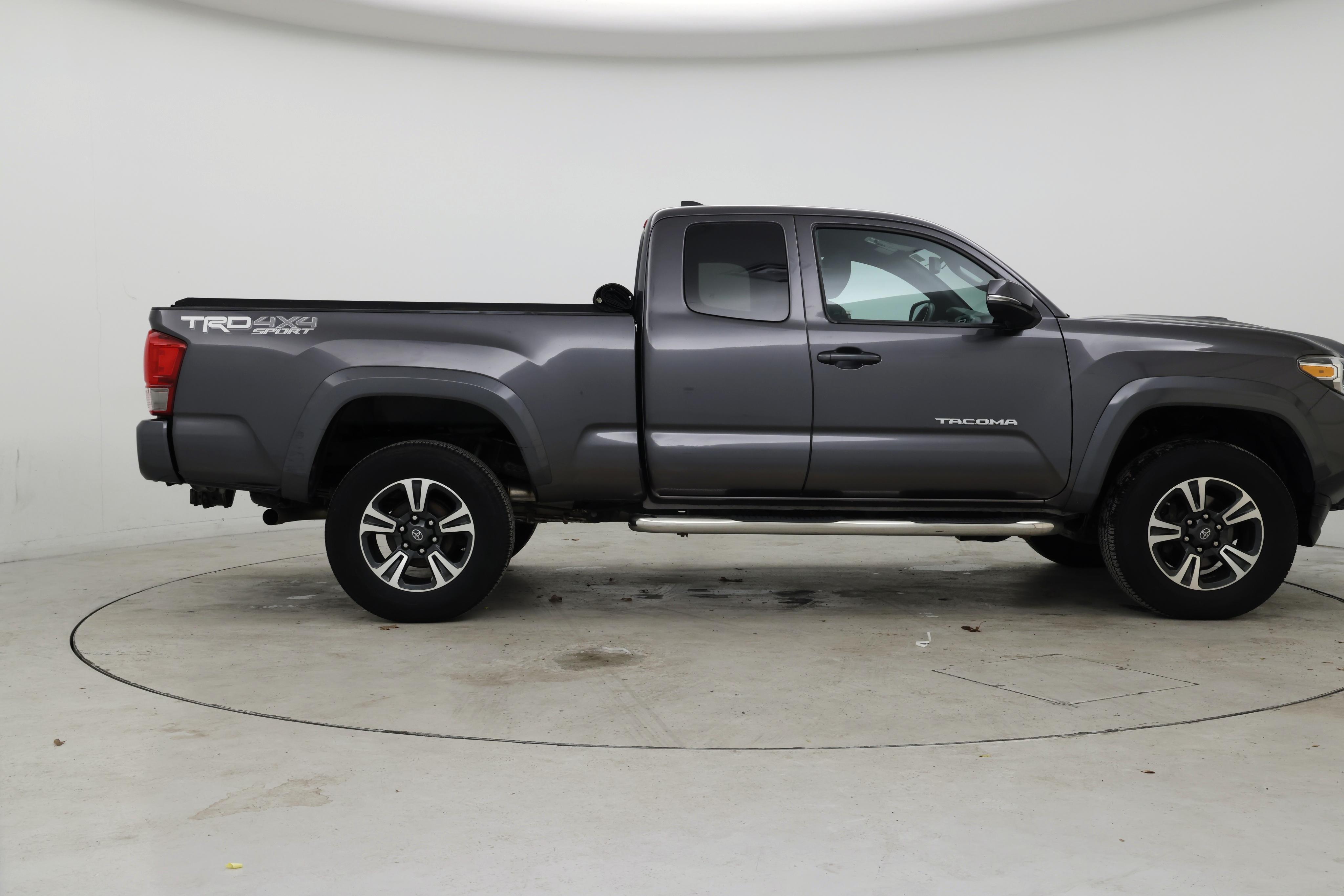 Thumbnail: 2016 Toyota Tacoma - 7