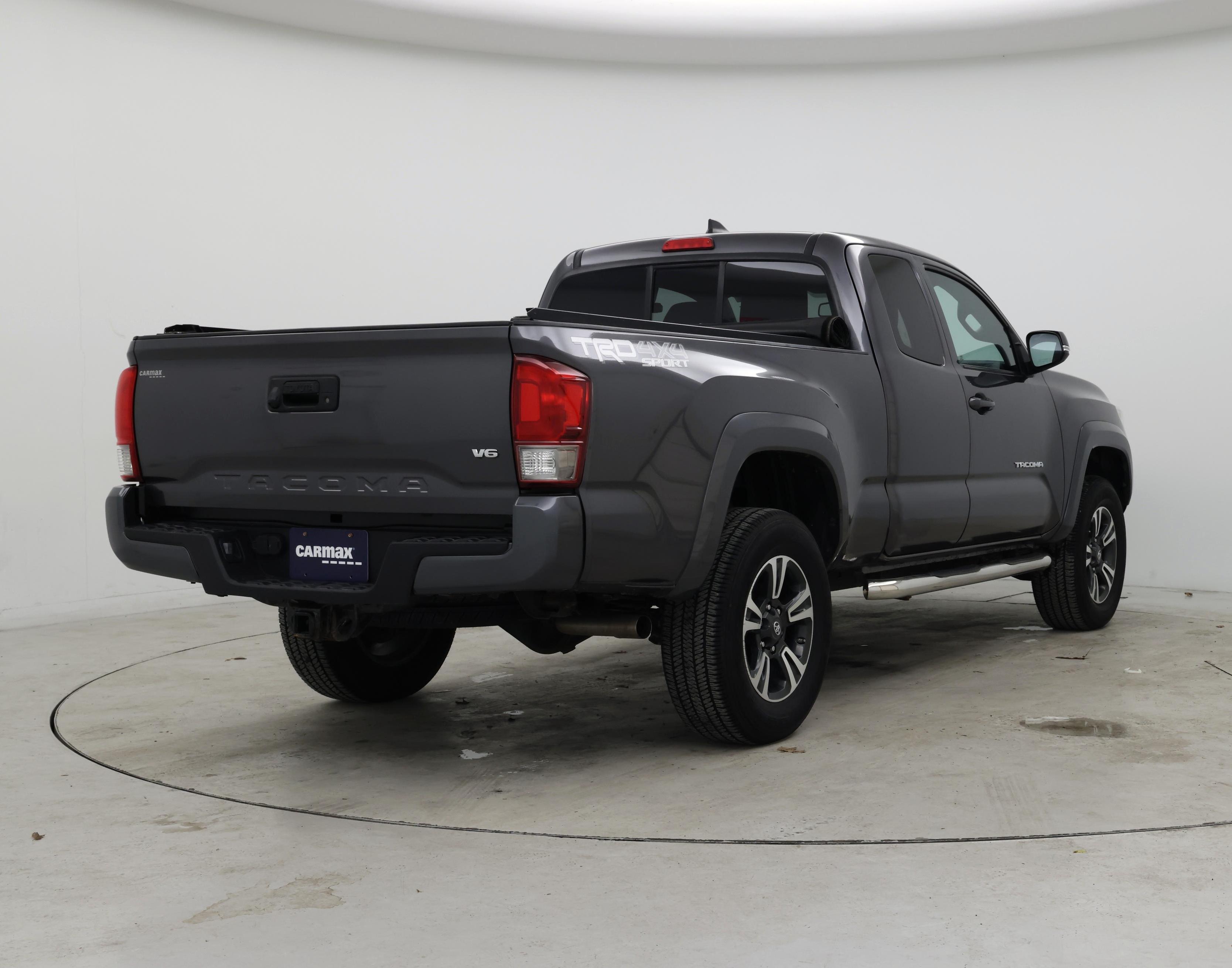 Thumbnail: 2016 Toyota Tacoma - 8