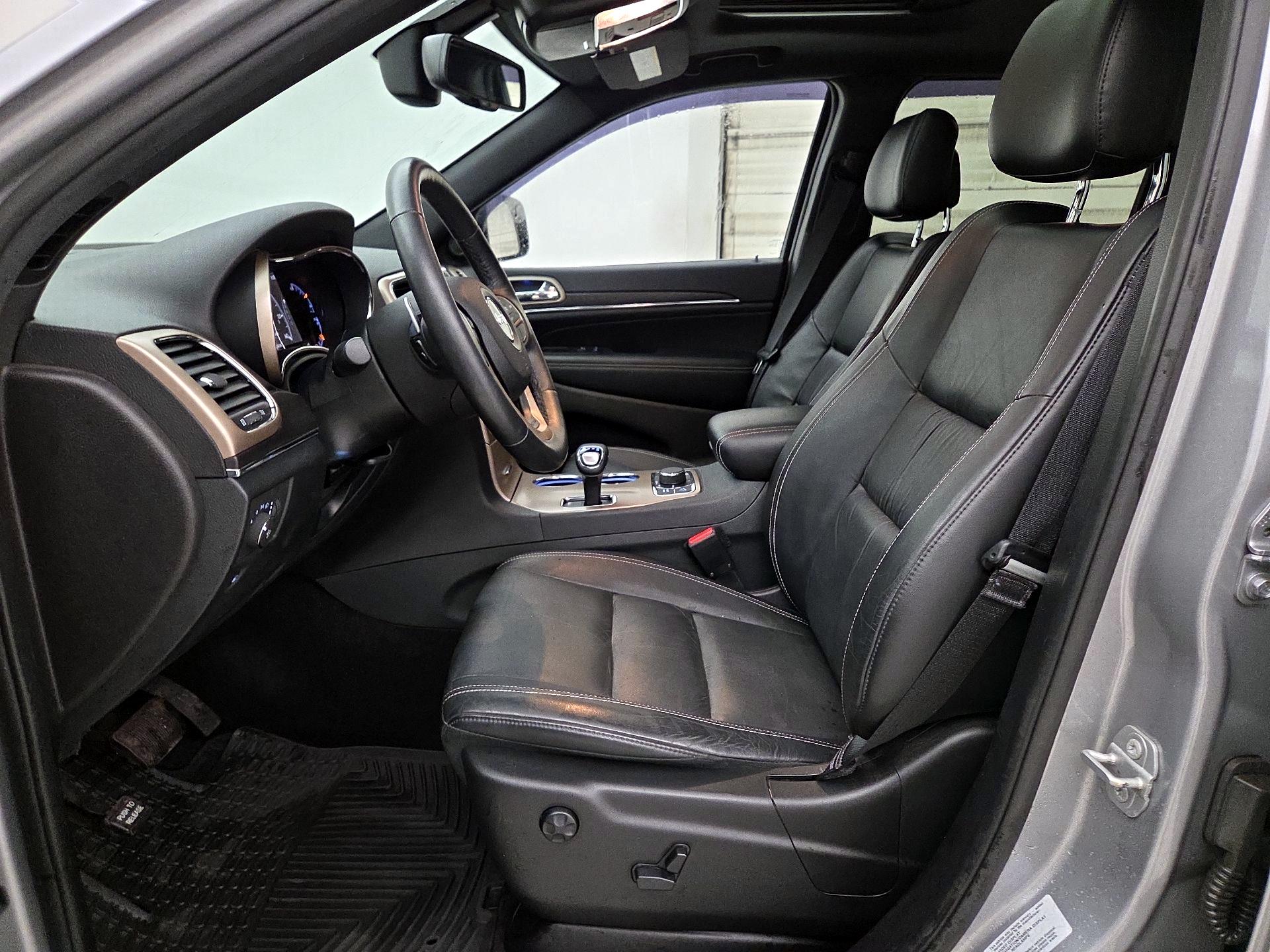 Thumbnail: 2015 Jeep Grand Cherokee - 11