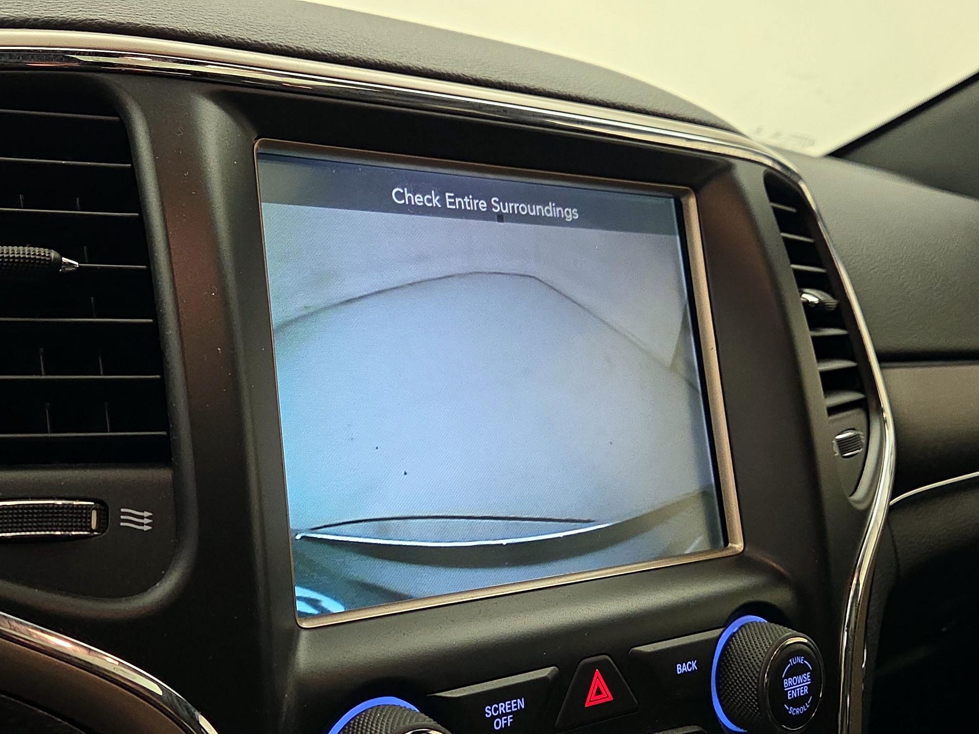 Thumbnail: 2015 Jeep Grand Cherokee - 14