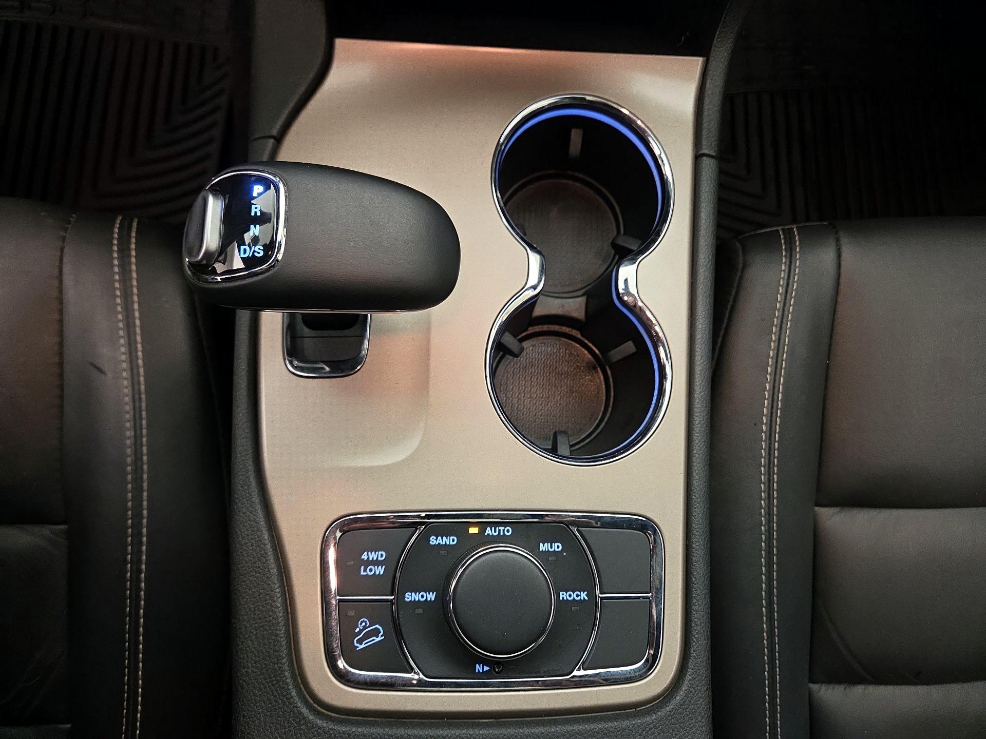 Thumbnail: 2015 Jeep Grand Cherokee - 17